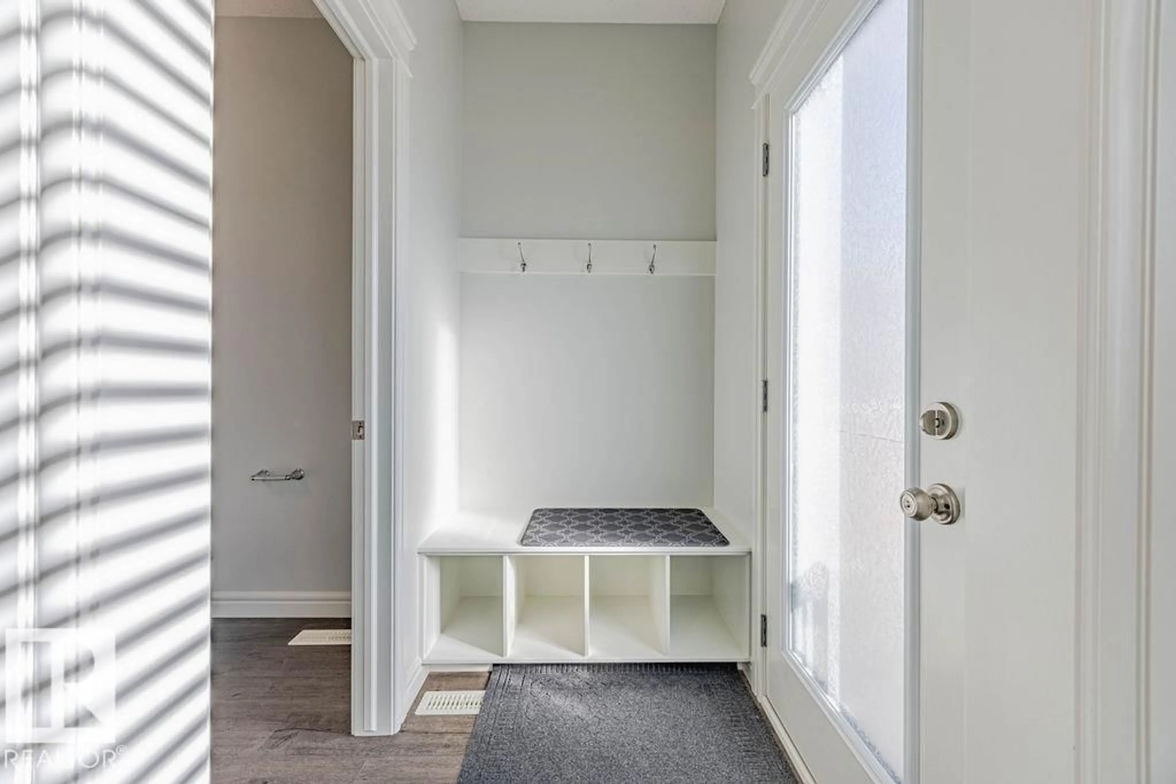 Indoor entryway for 85 SENTRY WY, Sherwood Park Alberta T8H1B1