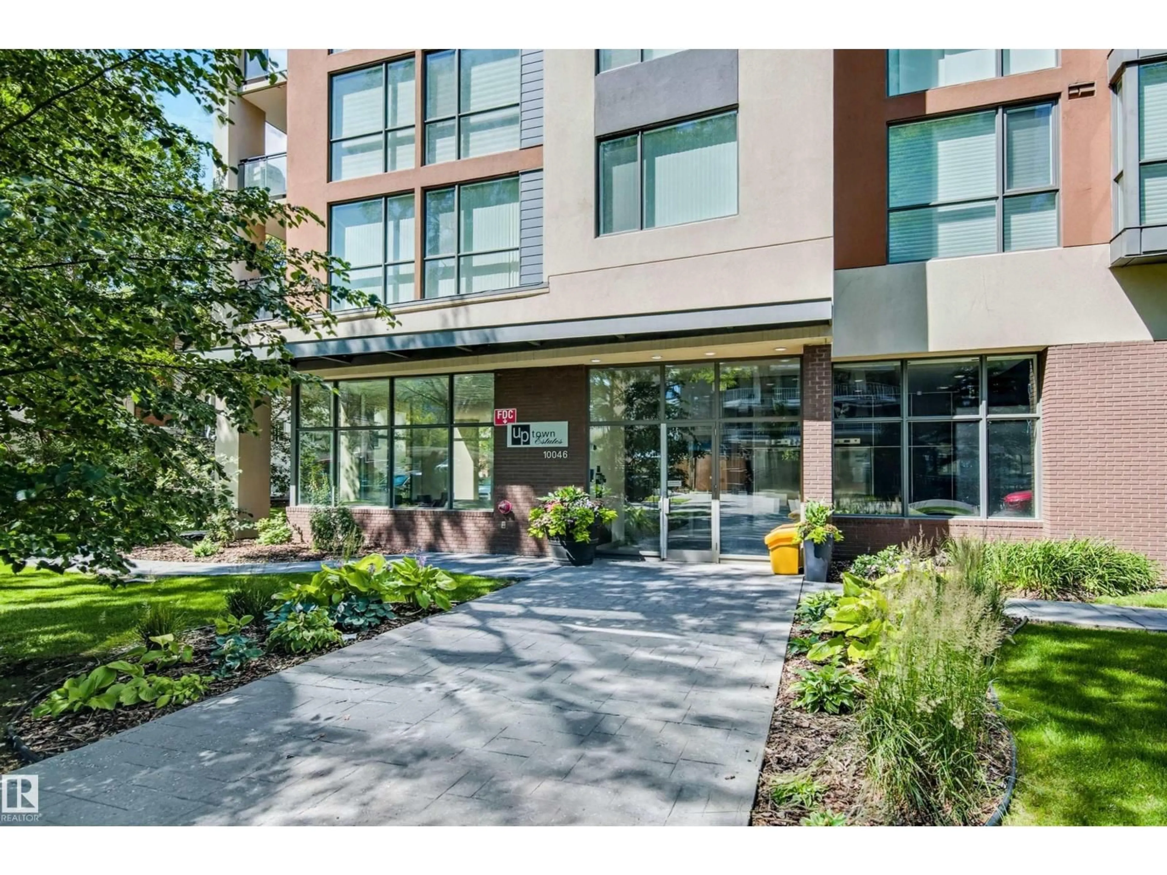 Indoor foyer for 1003 - 10046 117 ST, Edmonton Alberta T5K1X2