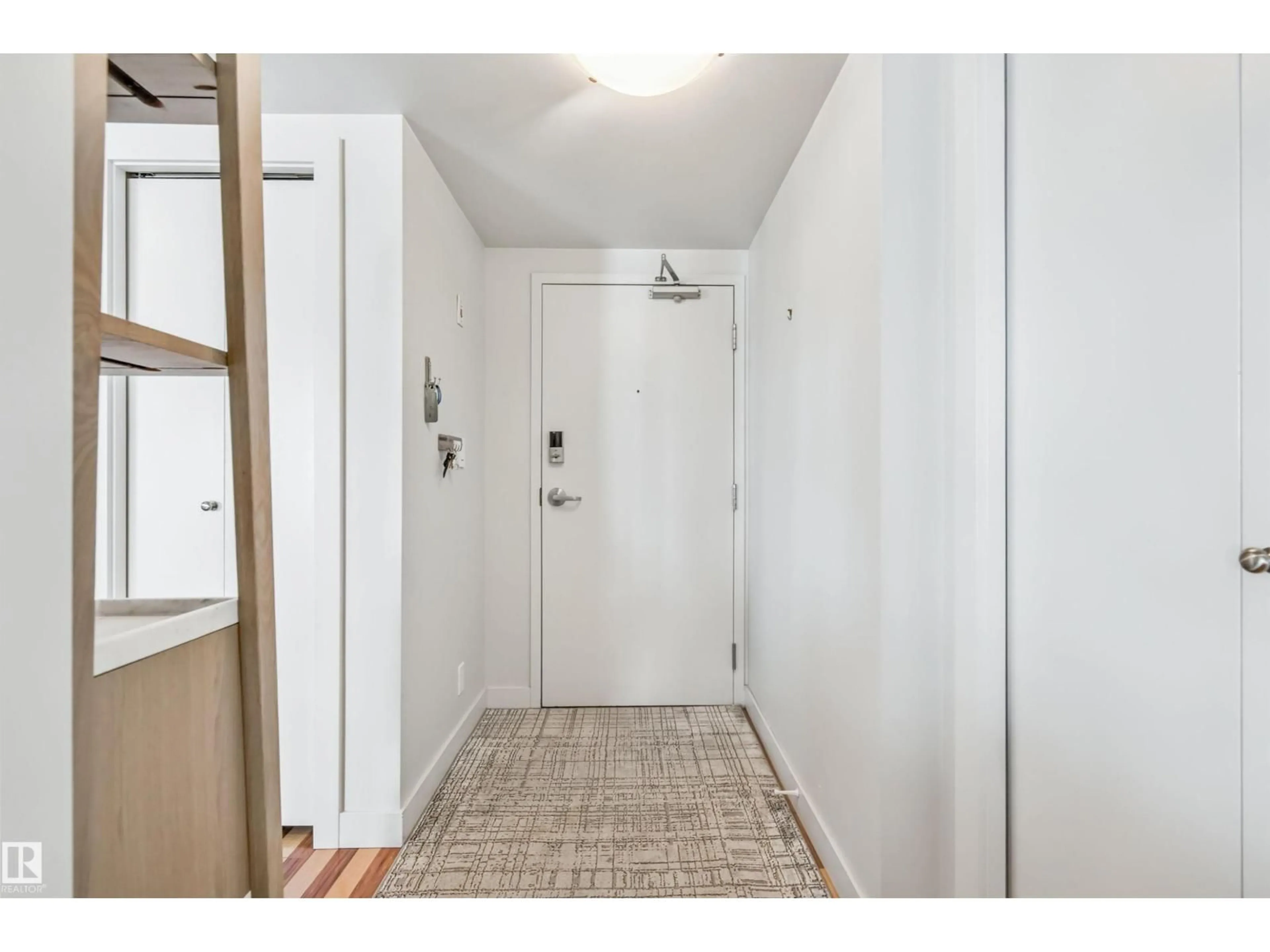 Indoor entryway for 1003 - 10046 117 ST, Edmonton Alberta T5K1X2