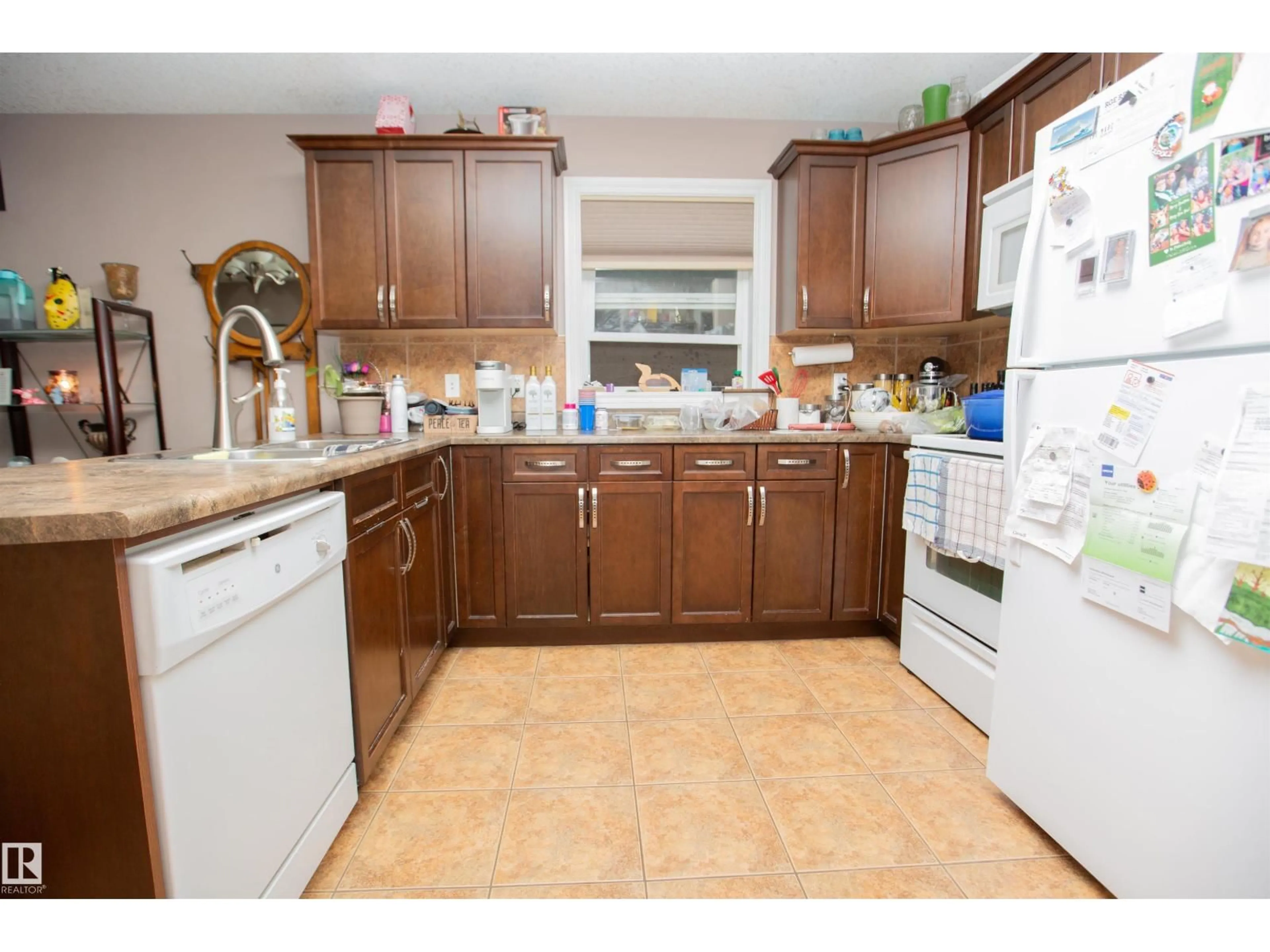 Standard kitchen, ceramic/tile floor for NW - 12026 91 ST, Edmonton Alberta T5B4B8