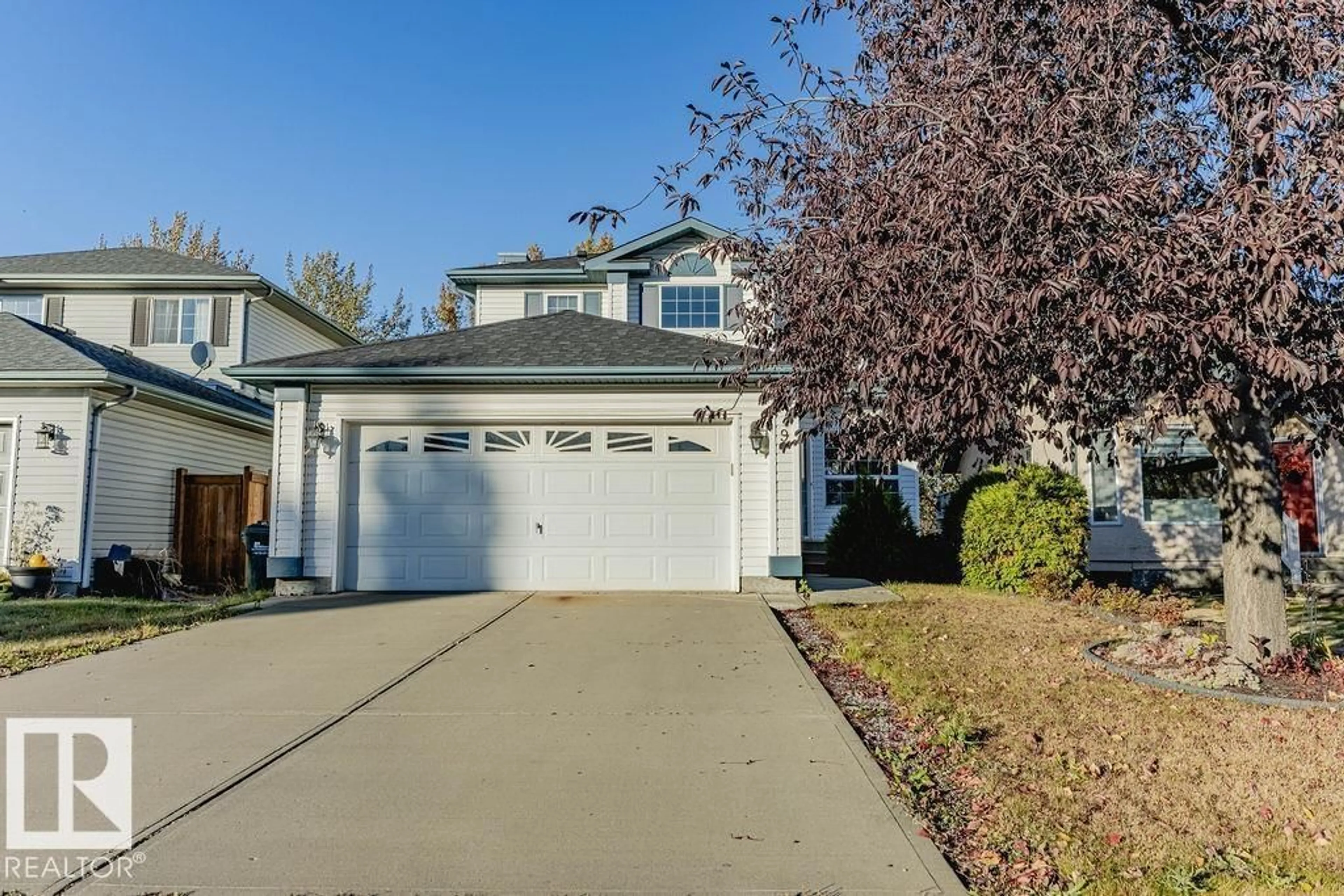 Home with vinyl exterior material, street for 9 DONNELY TC, Sherwood Park Alberta T8H2B2