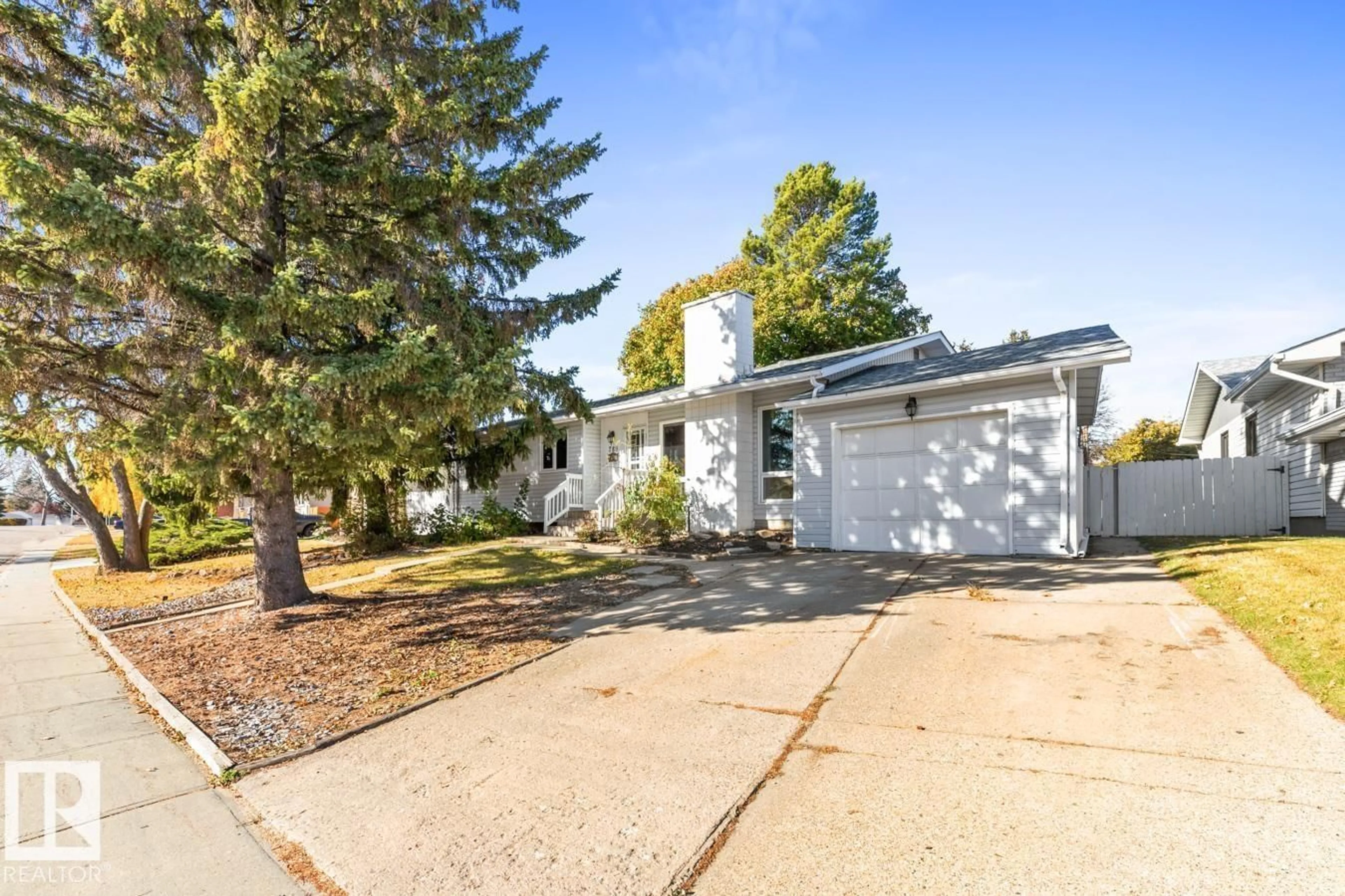 Home with vinyl exterior material, street for 789 ALDER AV, Sherwood Park Alberta T8A1V1