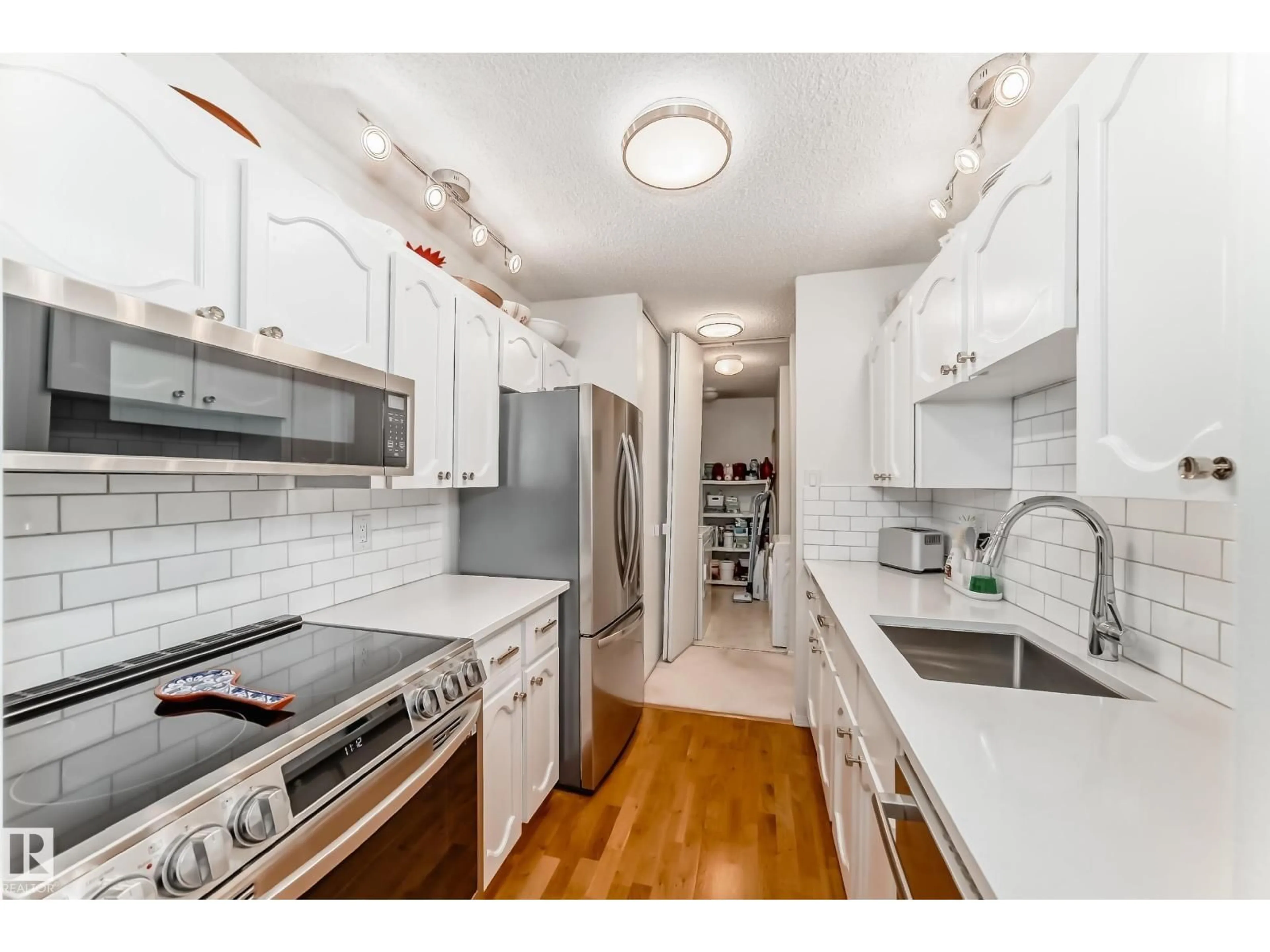 Standard kitchen, unknown for 201 - 14803 51 AV, Edmonton Alberta T6H5G4