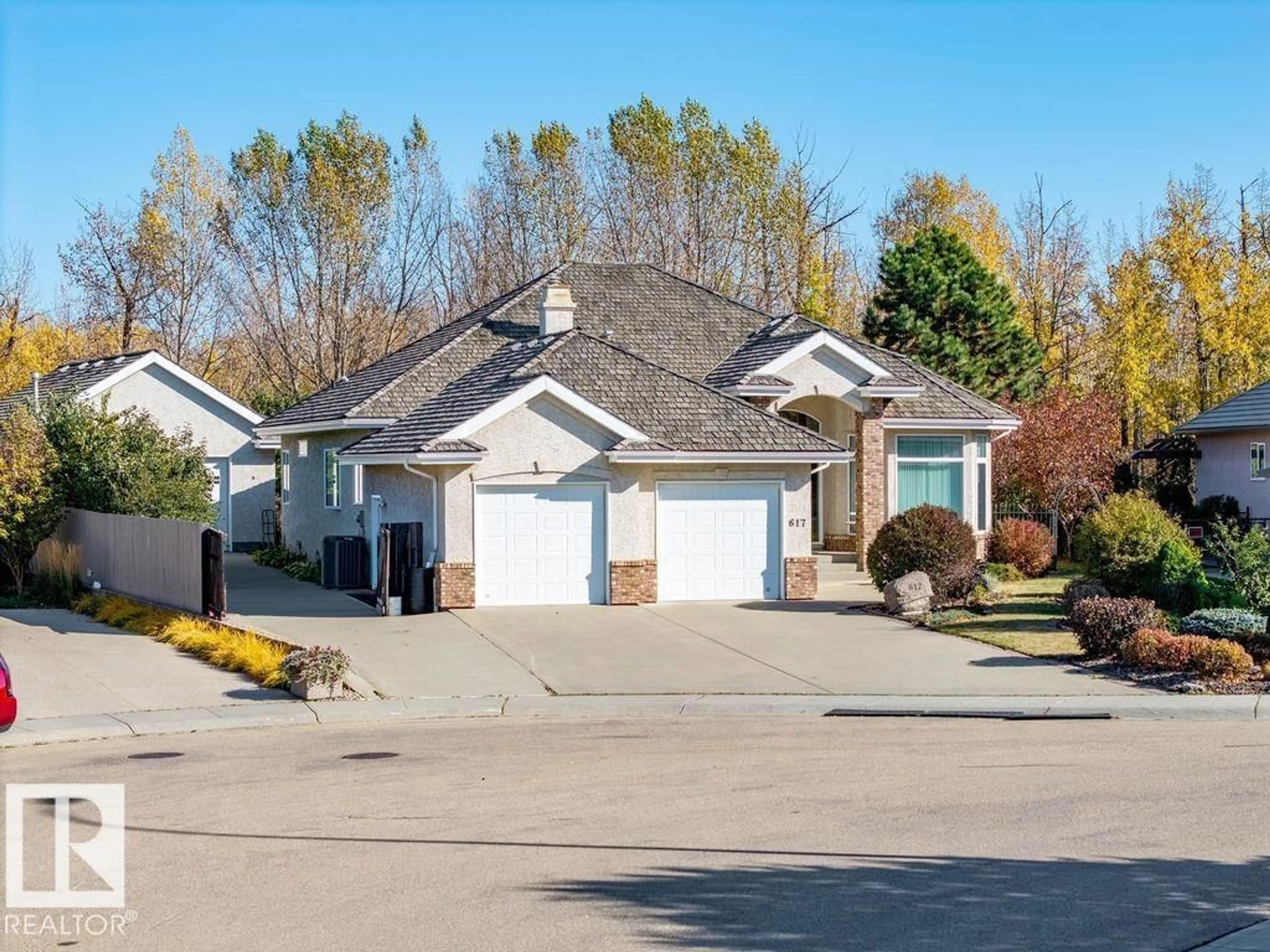 Home with vinyl exterior material, street for 617 FOUNTAIN CREEK CI, Rural Strathcona County Alberta T8B1C9