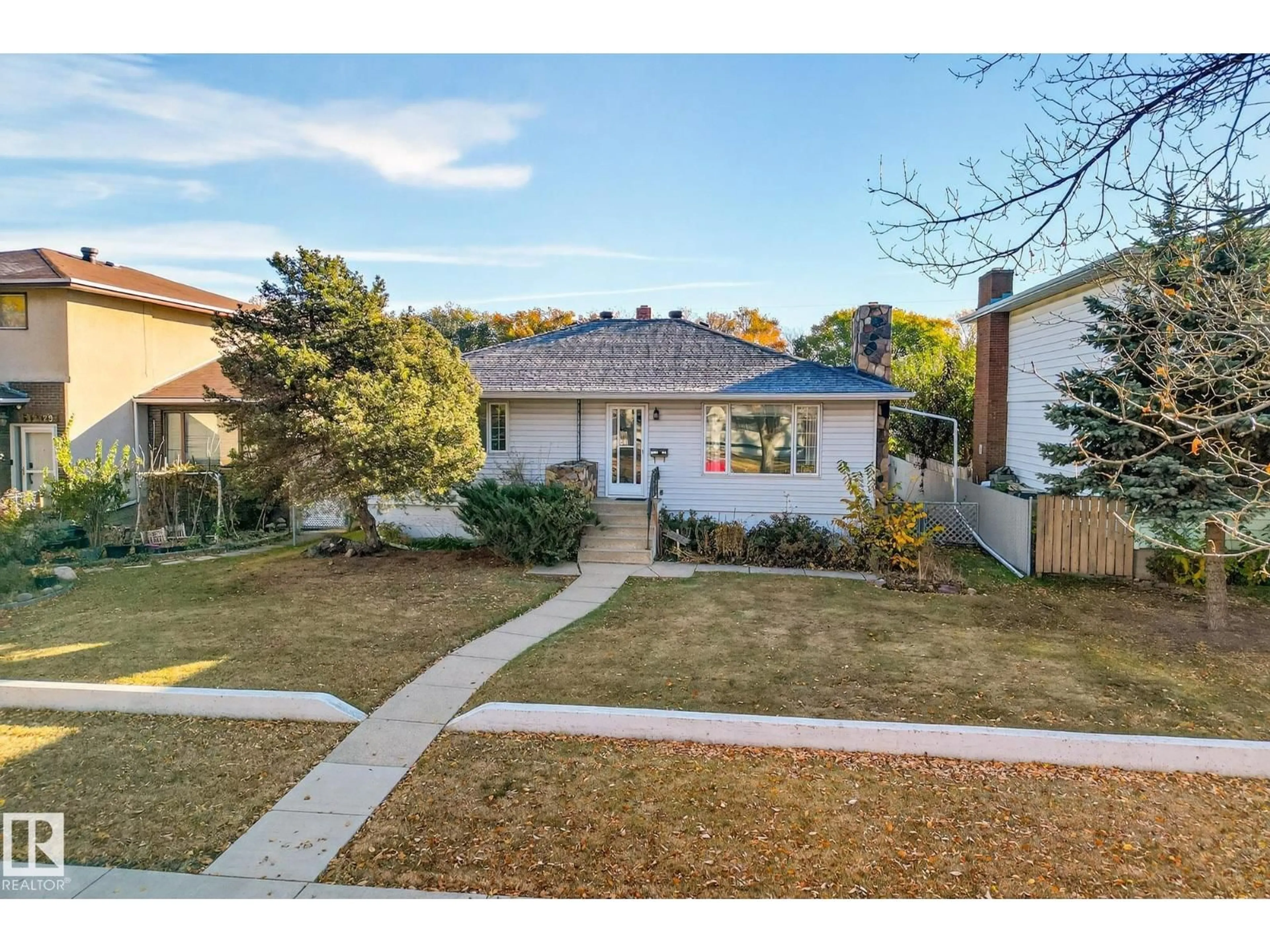 A pic from outside/outdoor area/front of a property/back of a property/a pic from drone, street for 12119 102 ST, Edmonton Alberta T5G2G8