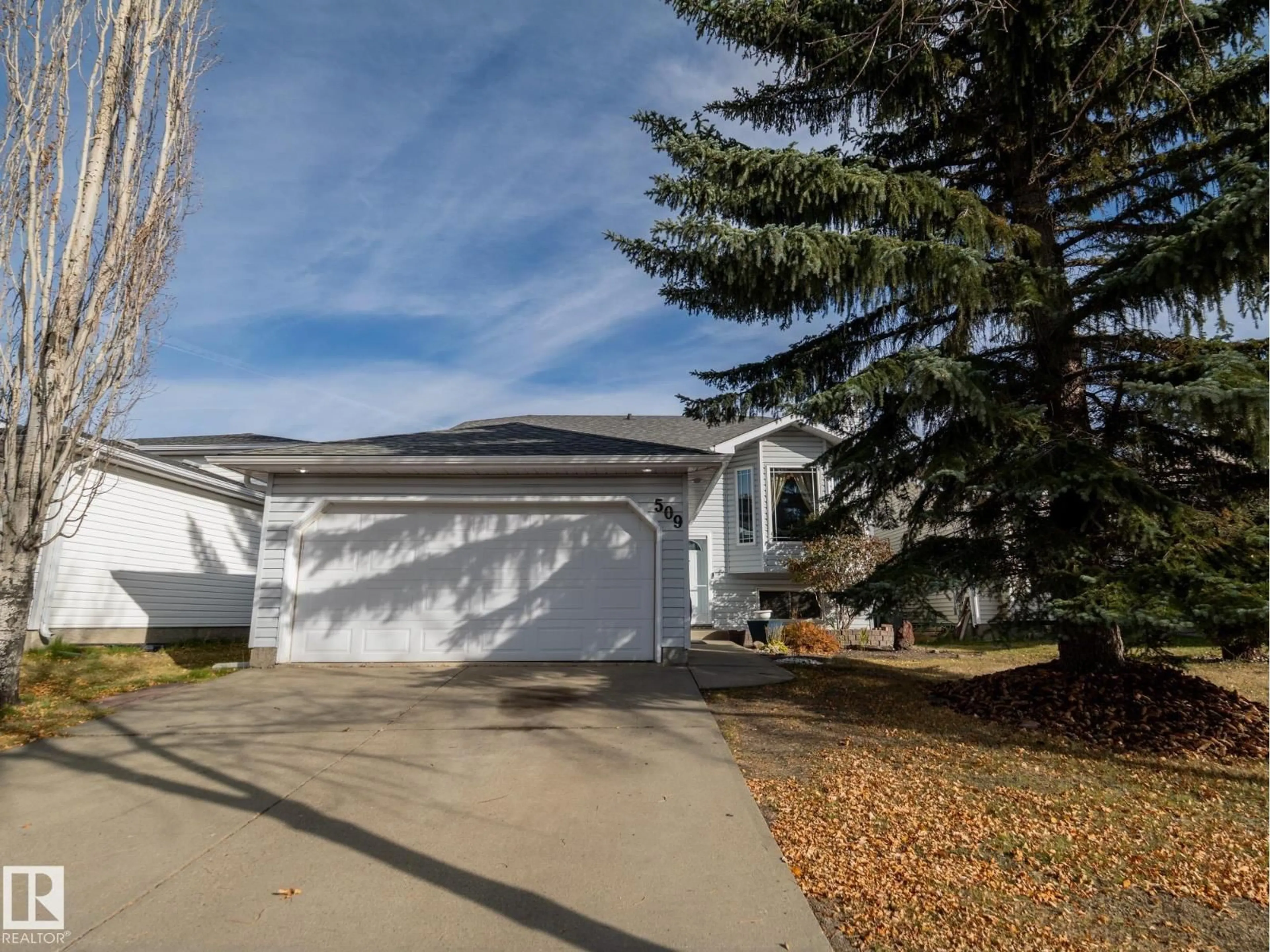 Home with vinyl exterior material, street for 509 RAINBOW CR, Sherwood Park Alberta T8A5M8
