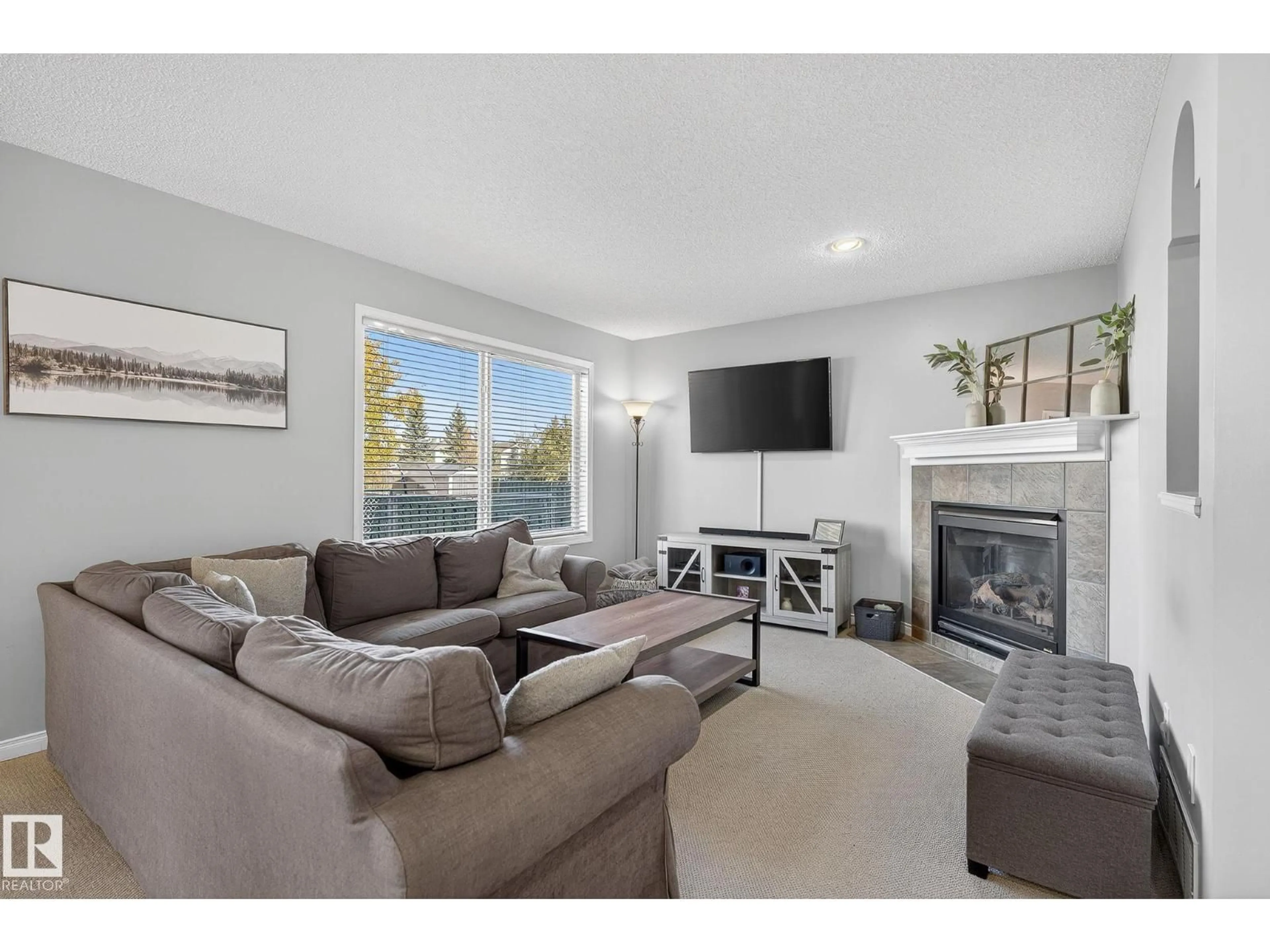 Living room with furniture, unknown for 1147 RUTHERFORD CL, Edmonton Alberta T6W1H5