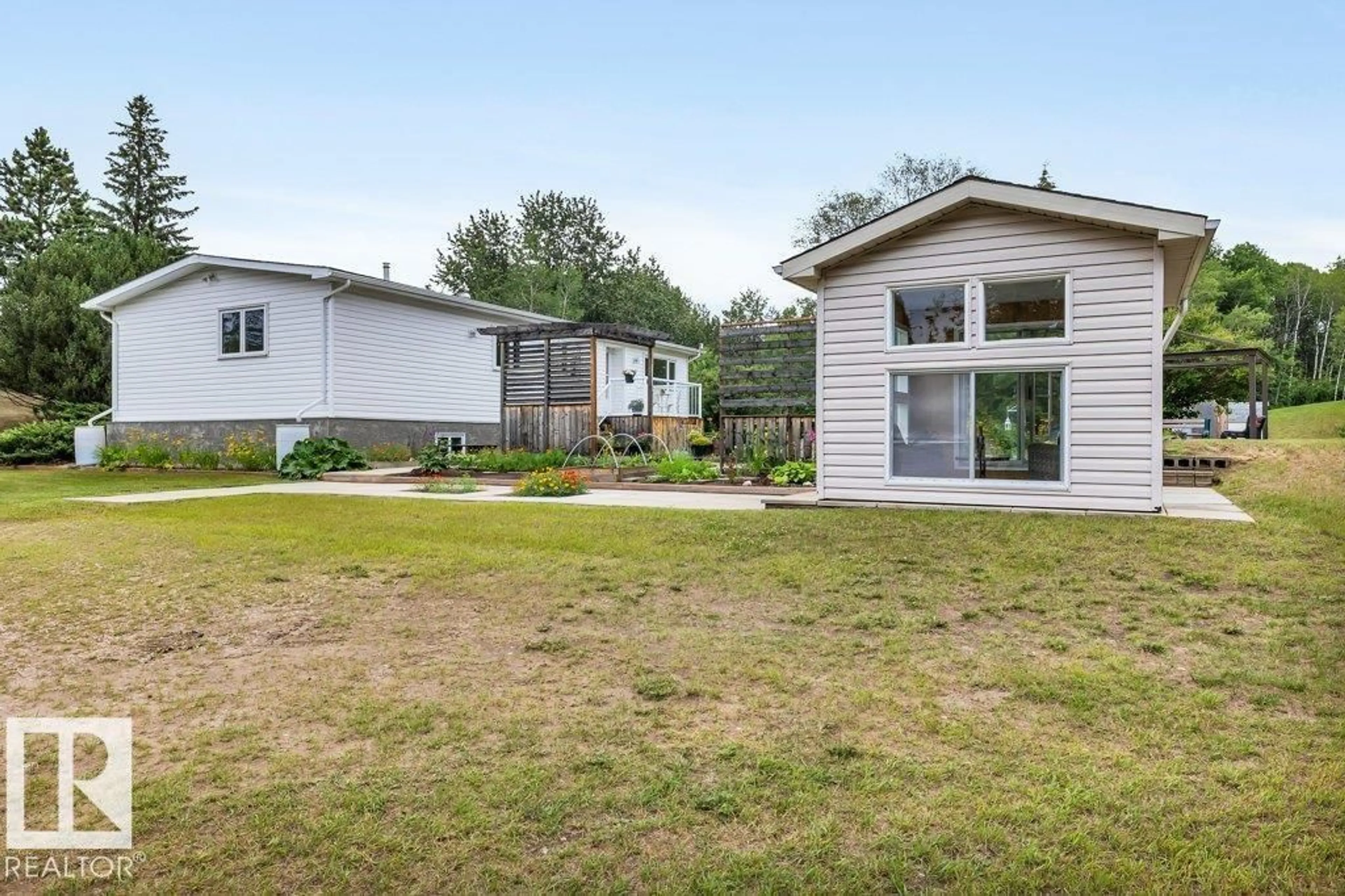 A pic from outside/outdoor area/front of a property/back of a property/a pic from drone, unknown for 24 - 51213 RGE RD 261, Rural Parkland County Alberta T7Y1B1
