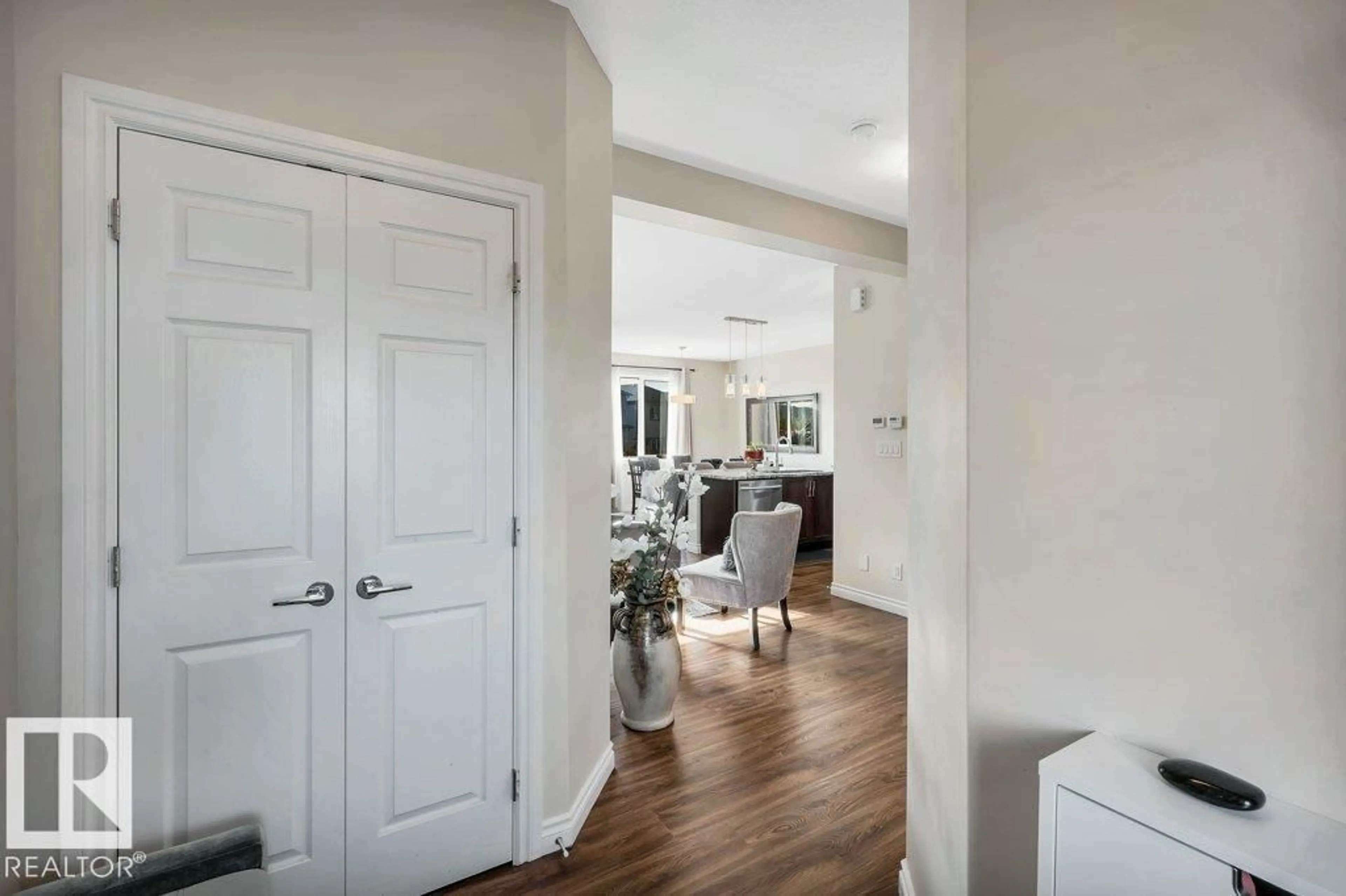 Indoor entryway for 9357 COOPER BEND SW, Edmonton Alberta T6W4A4