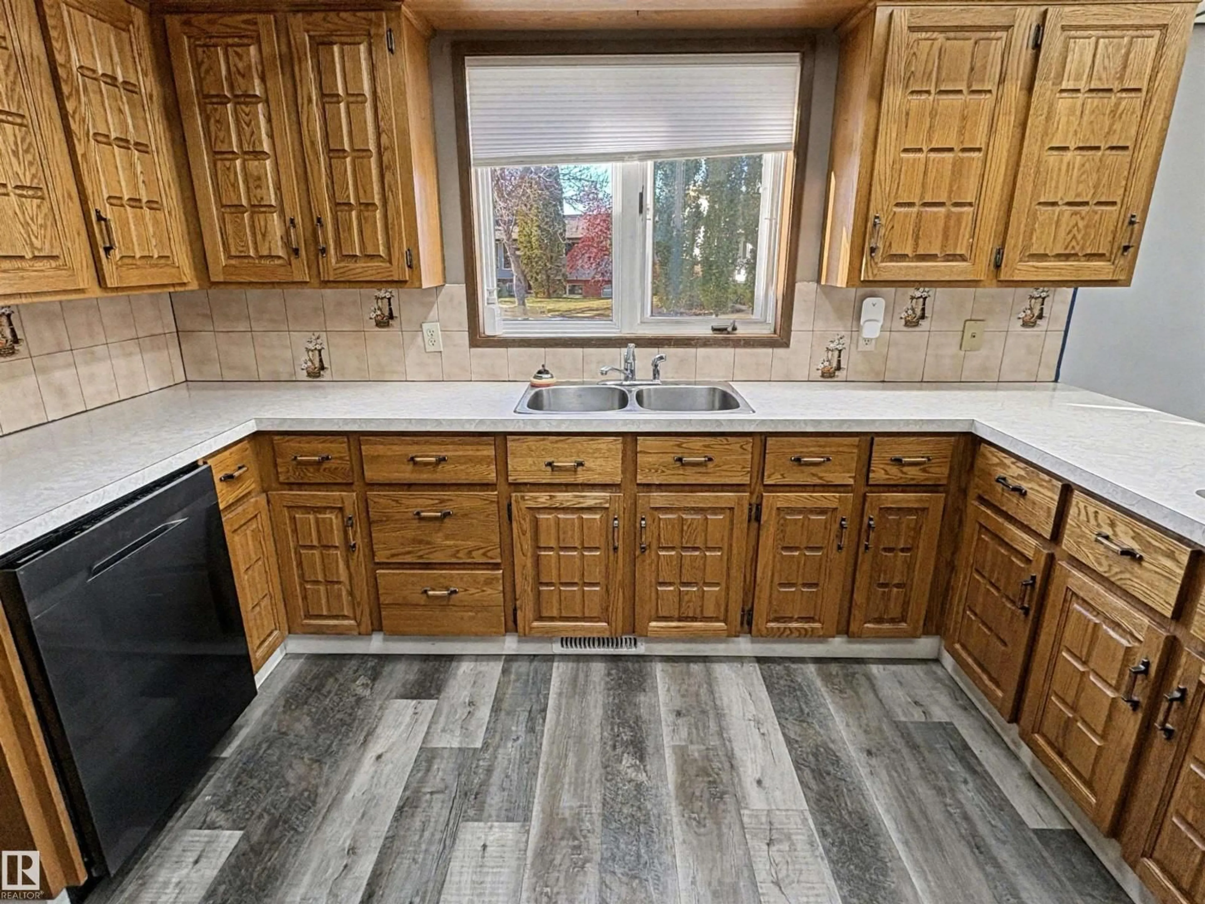 Standard kitchen, unknown for 4101 44 ST, Bonnyville Town Alberta T9N1S1