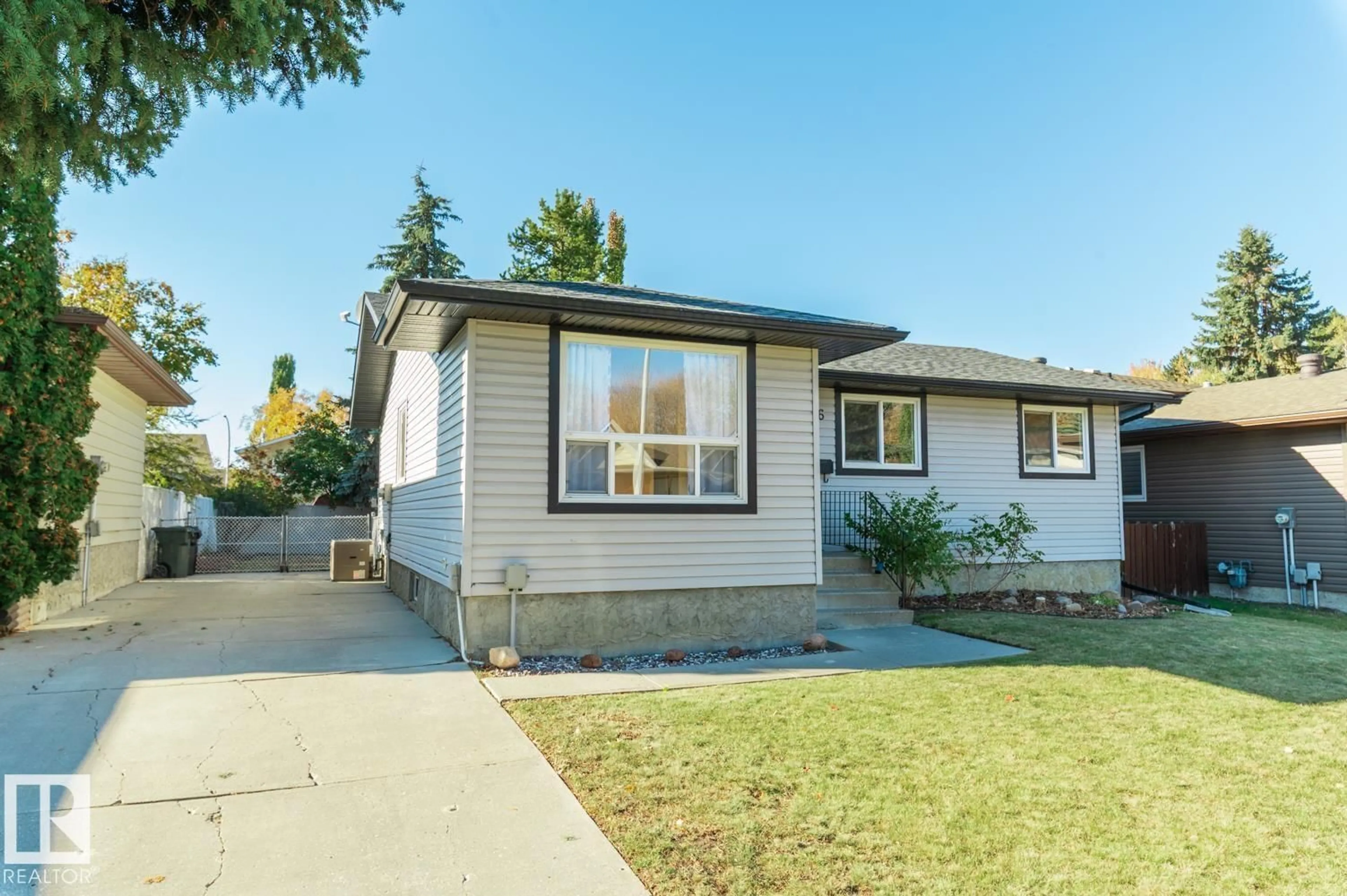 Home with vinyl exterior material, street for 26 WEST TERRACE PL, Spruce Grove Alberta T7X1T3