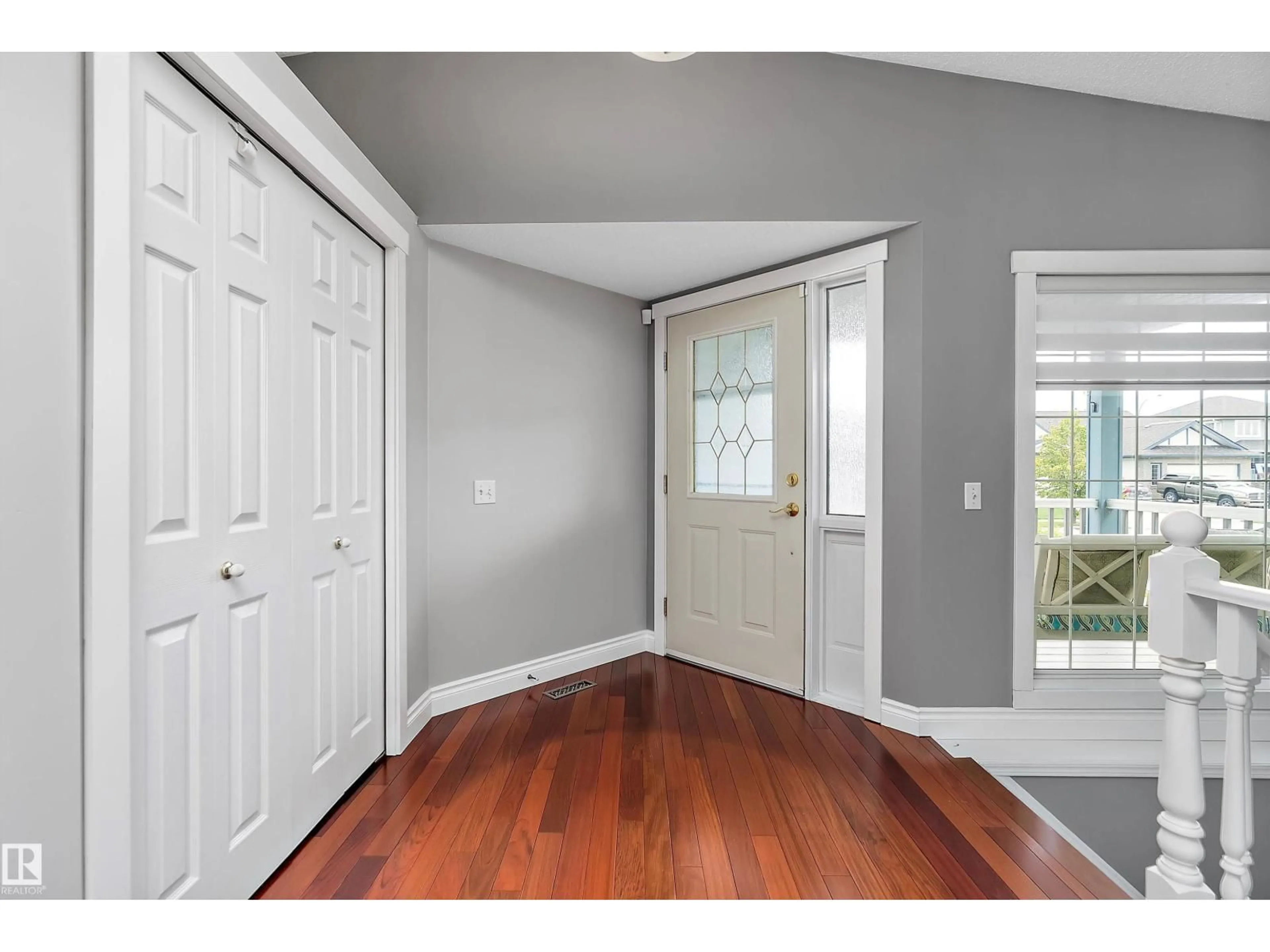 Indoor entryway for 13 NEWMARKET WY, St. Albert Alberta T8N6Y8