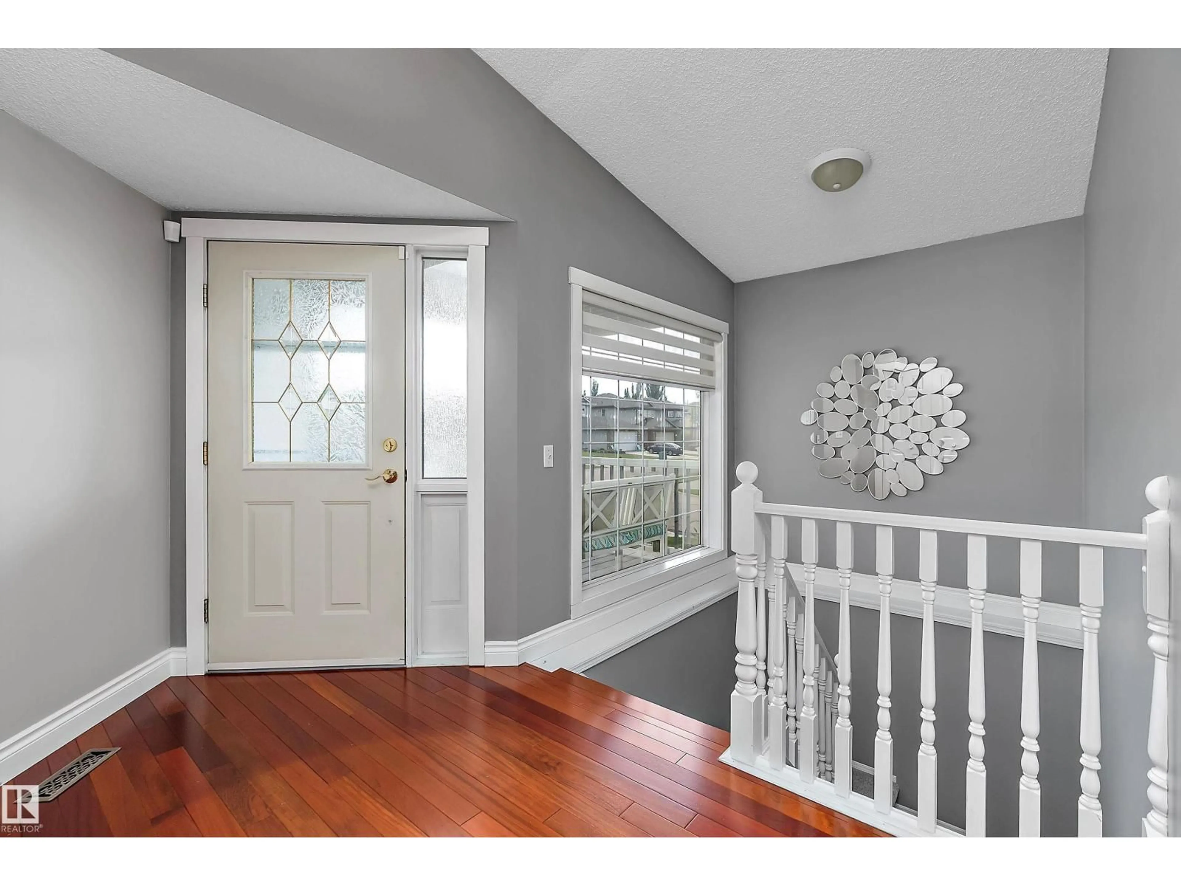 Indoor entryway for 13 NEWMARKET WY, St. Albert Alberta T8N6Y8