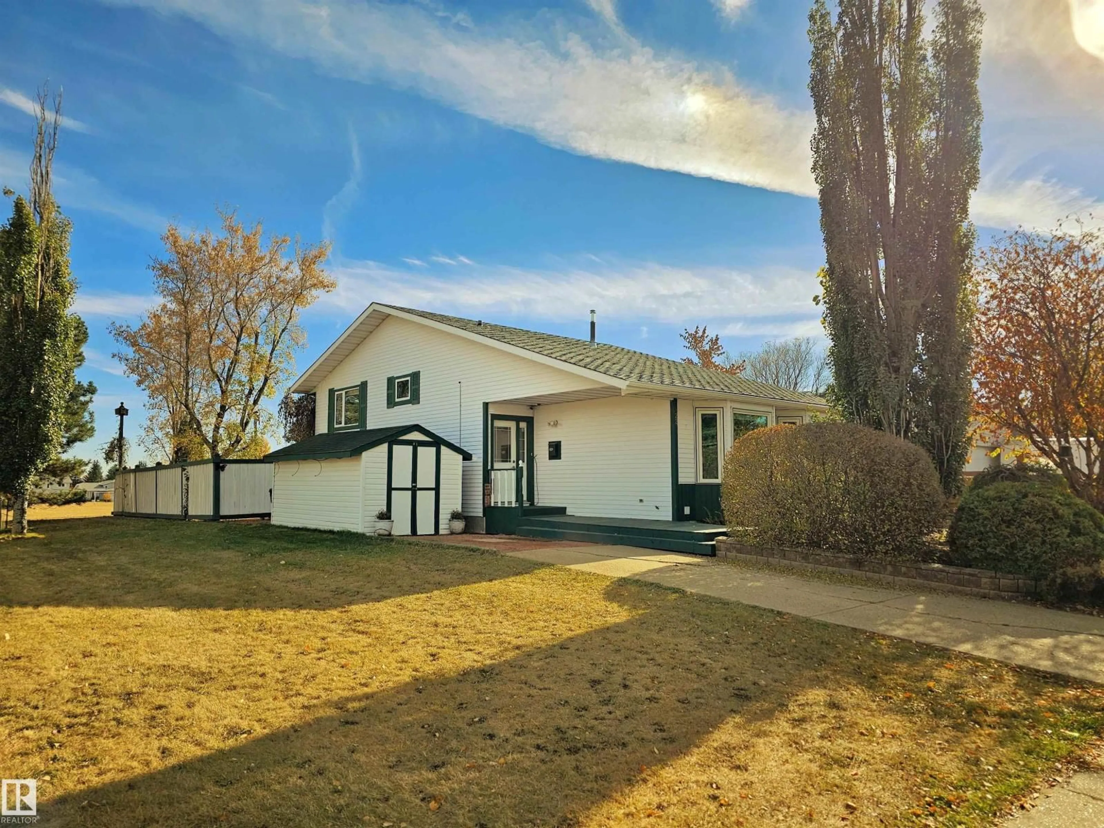 A pic from outside/outdoor area/front of a property/back of a property/a pic from drone, street for NW - 8223 189A ST, Edmonton Alberta T5T4Z7