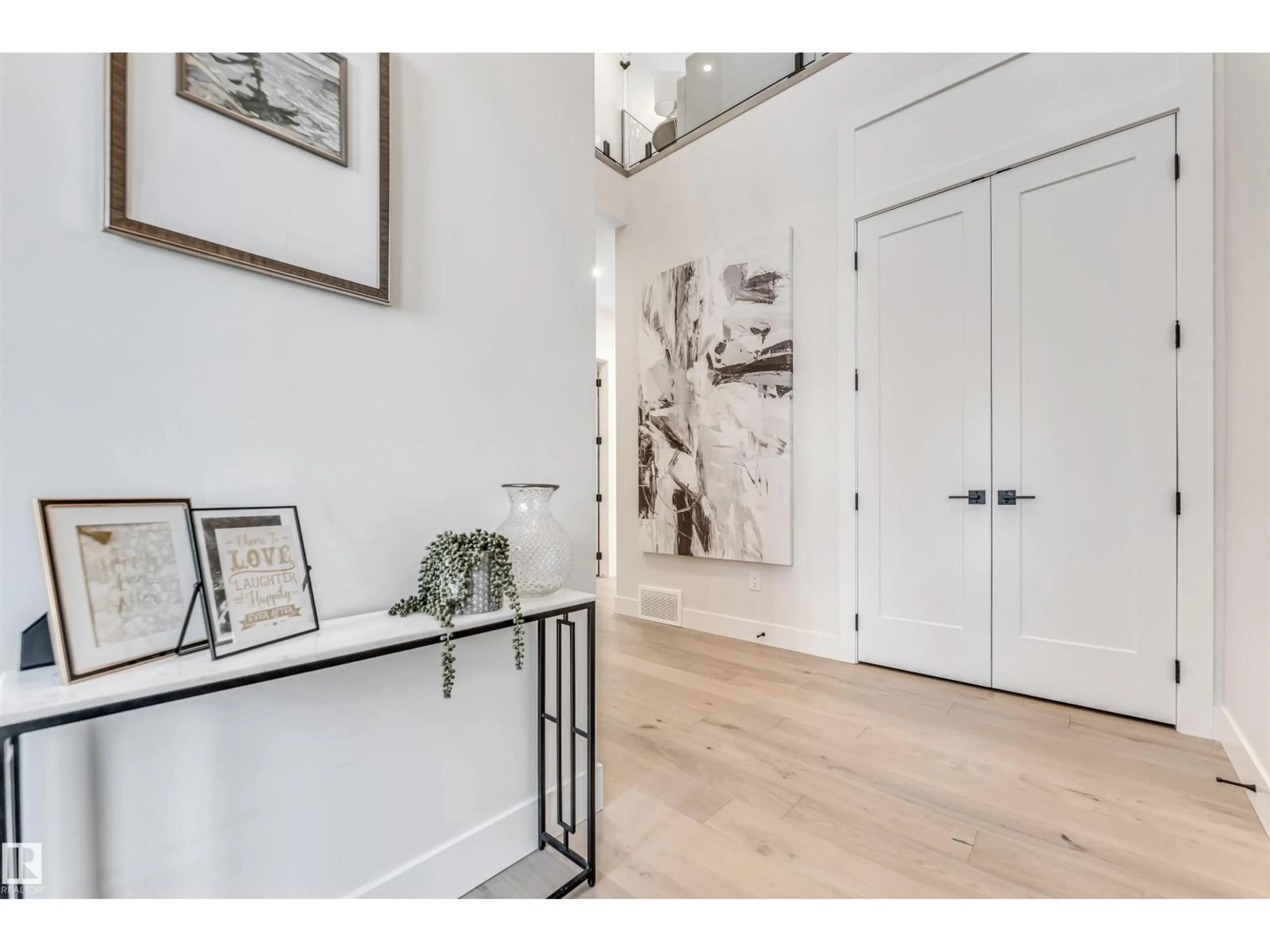 Indoor entryway for 7663 KIMIWAN CR, Edmonton Alberta T6W5N6