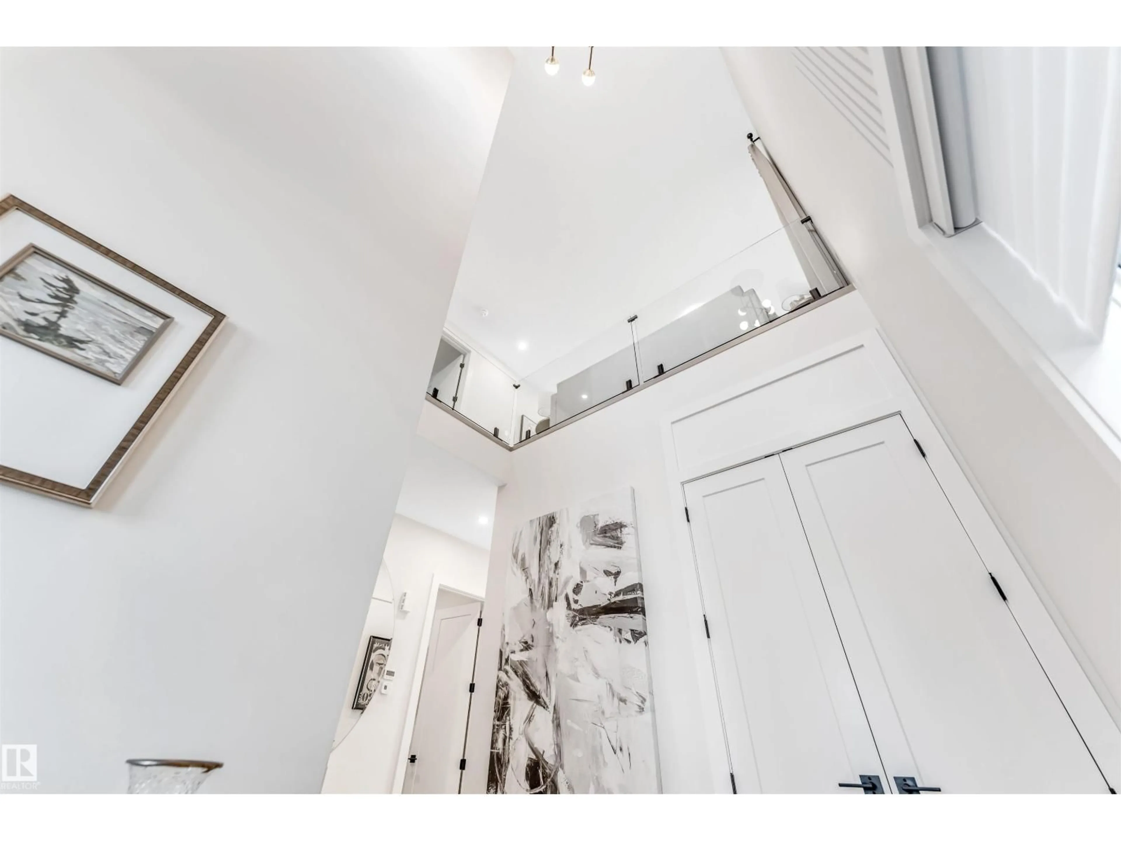 Indoor entryway for 7663 KIMIWAN CR, Edmonton Alberta T6W5N6