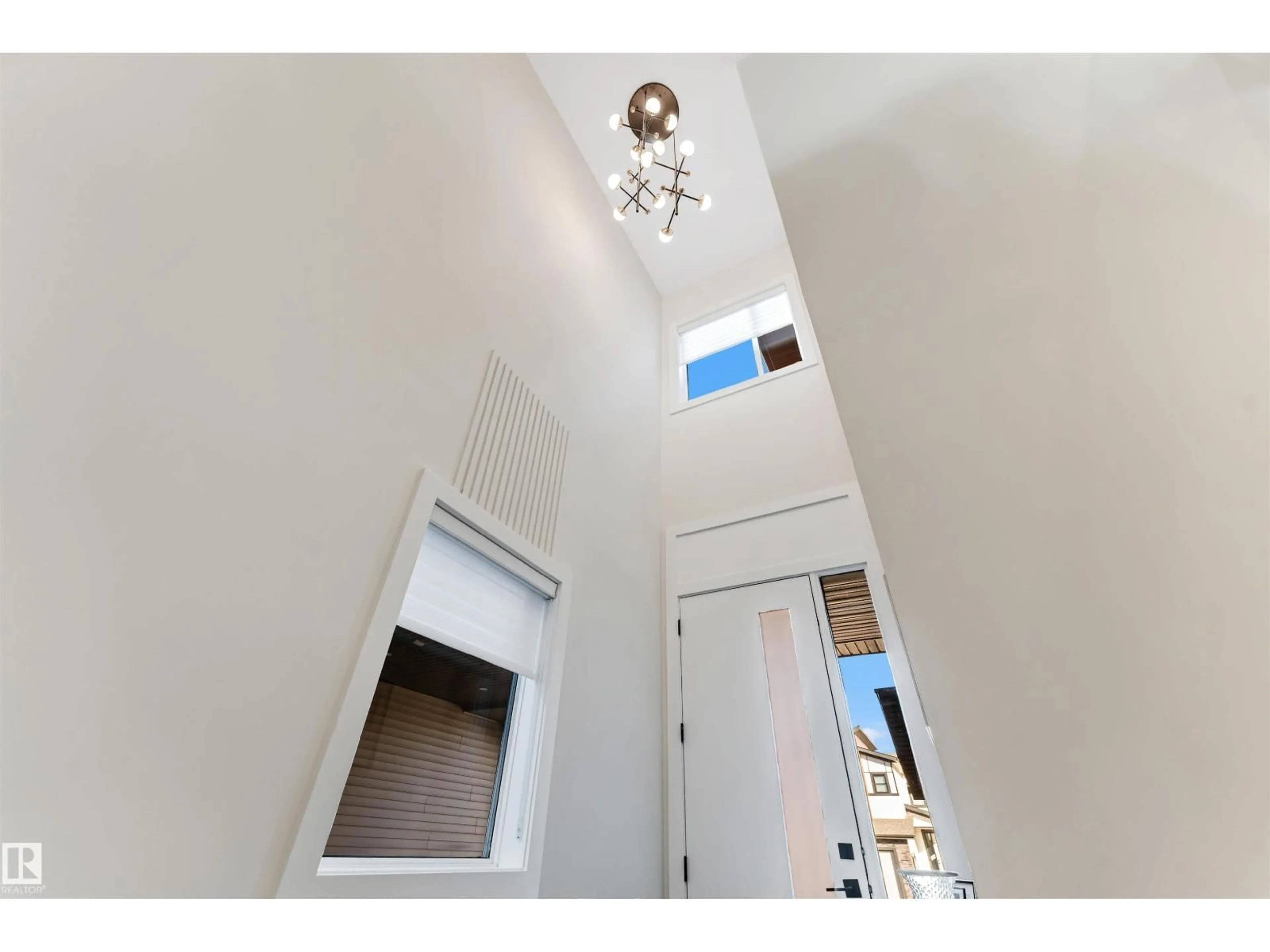 Indoor entryway for 7663 KIMIWAN CR, Edmonton Alberta T6W5N6