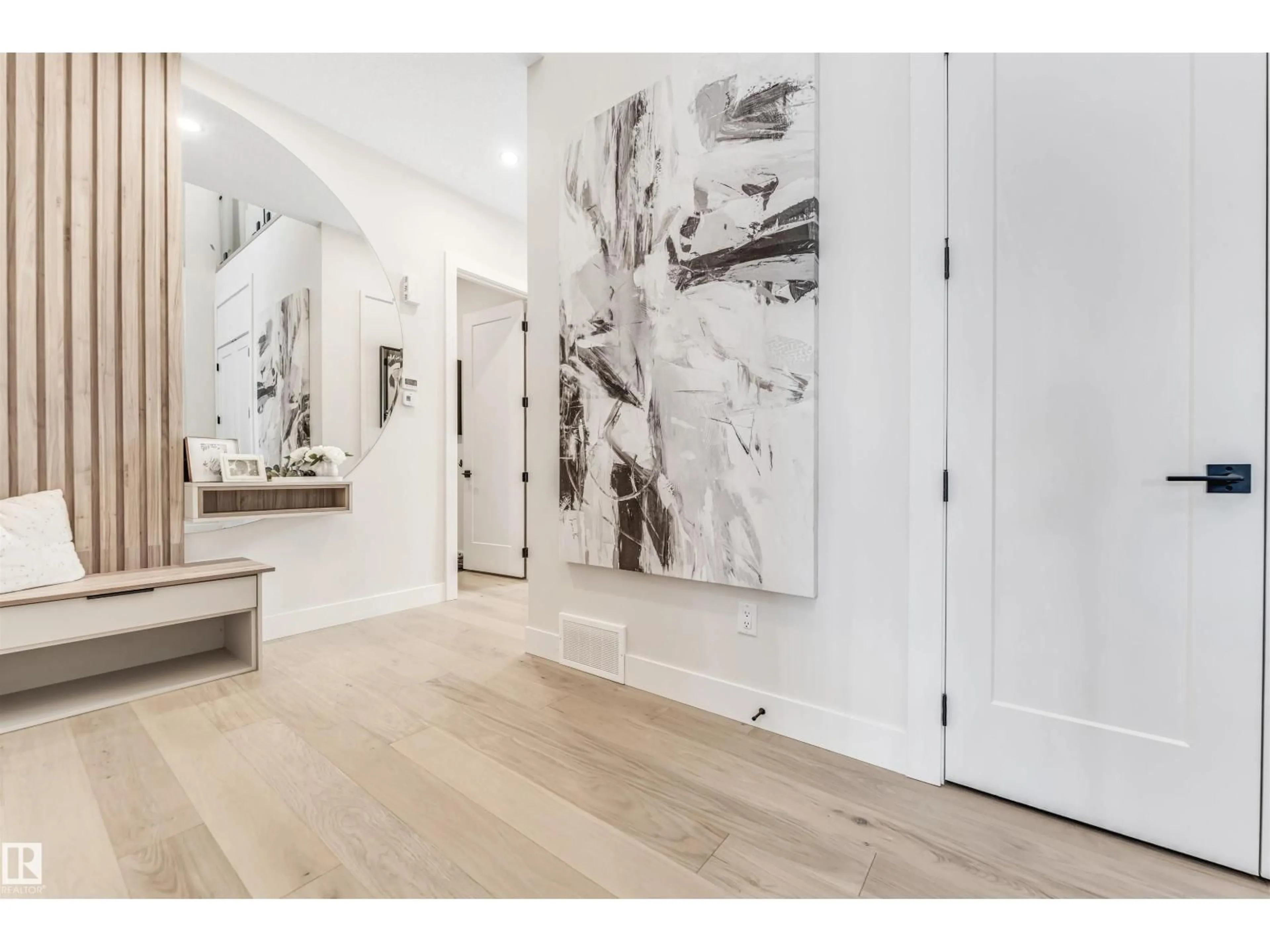 Indoor entryway for 7663 KIMIWAN CR, Edmonton Alberta T6W5N6