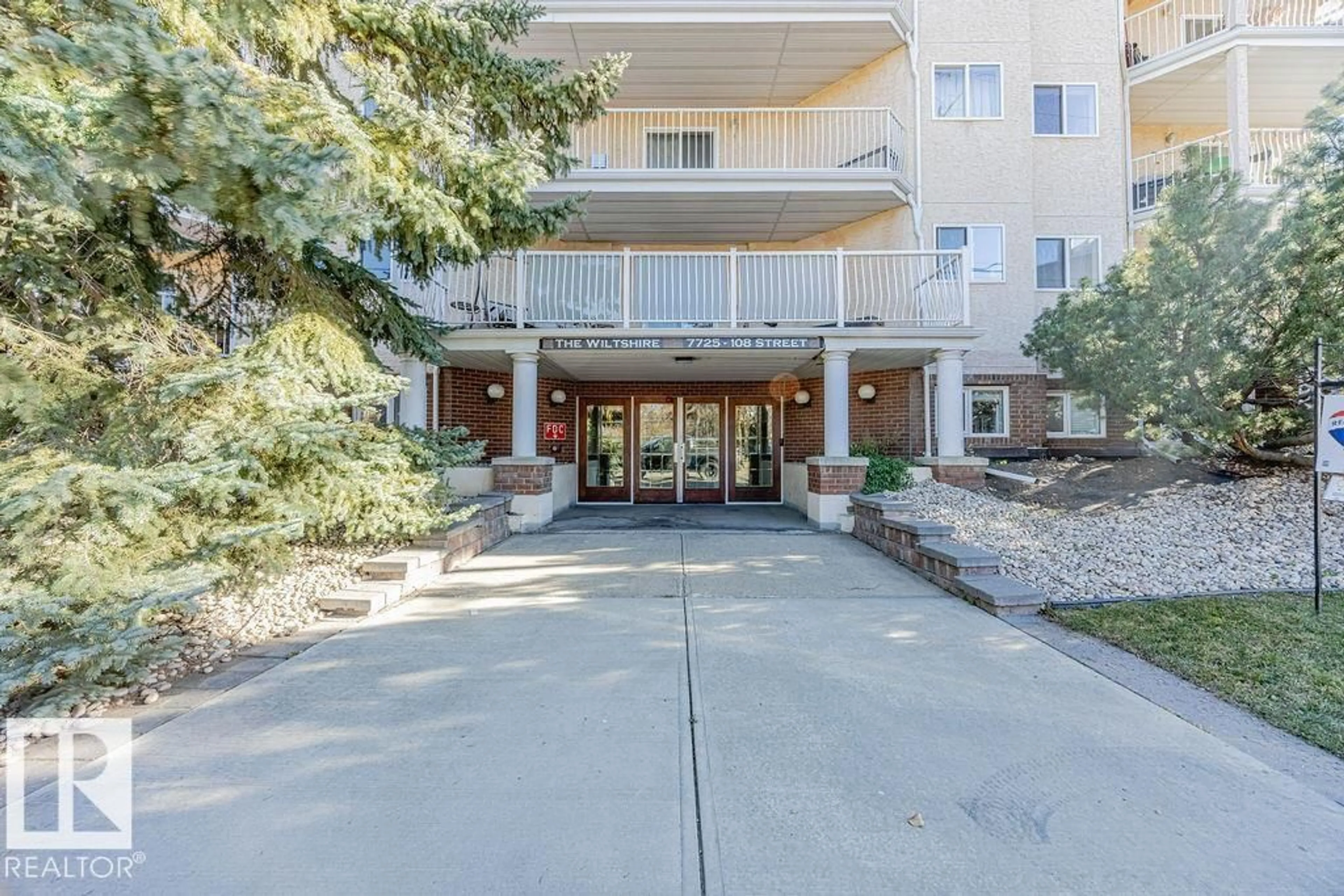 Indoor foyer for #405 - 7725 108 ST, Edmonton Alberta T6E4L9