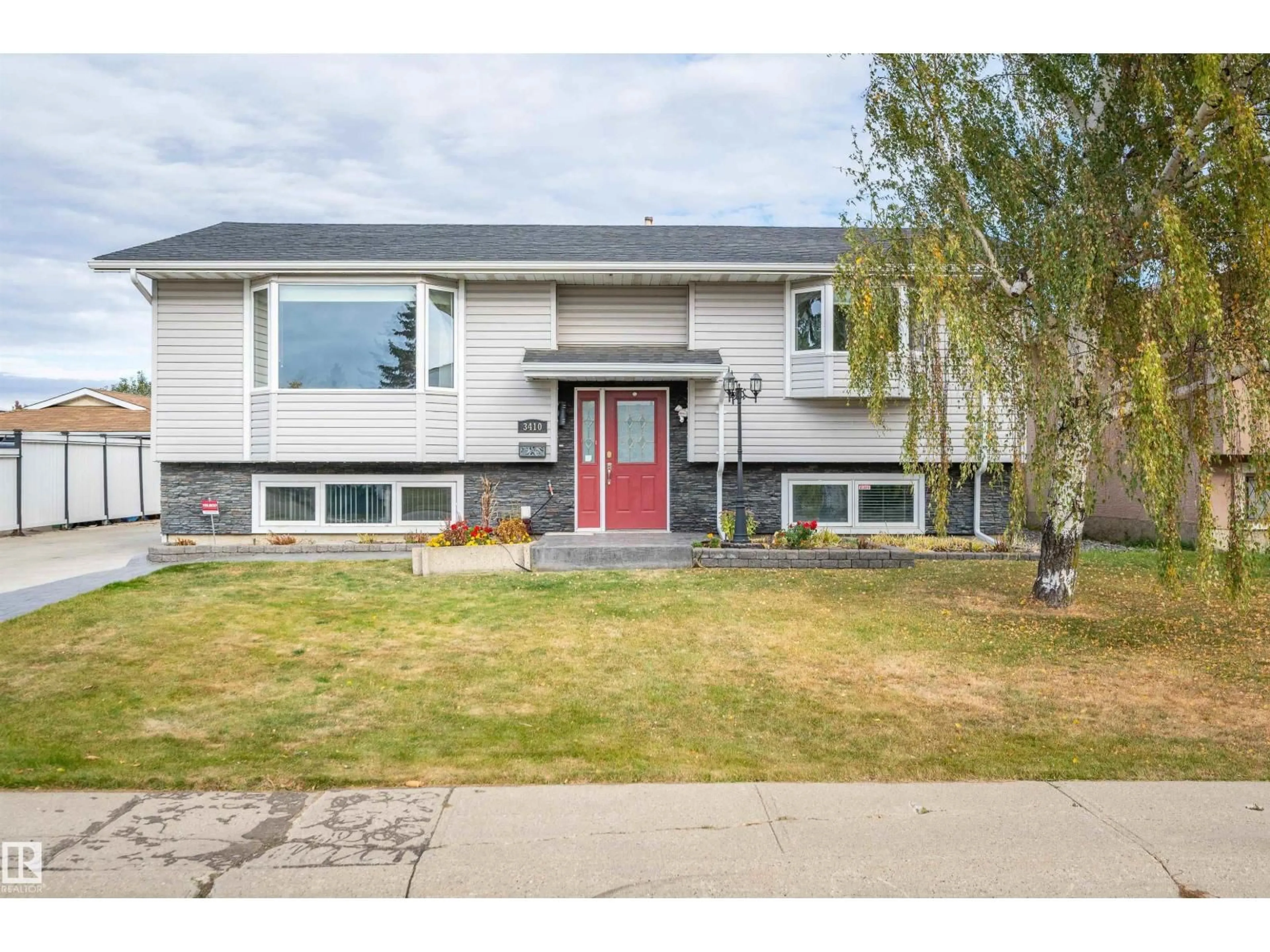 Home with vinyl exterior material, street for 3410 135A AV, Edmonton Alberta T5A2V9