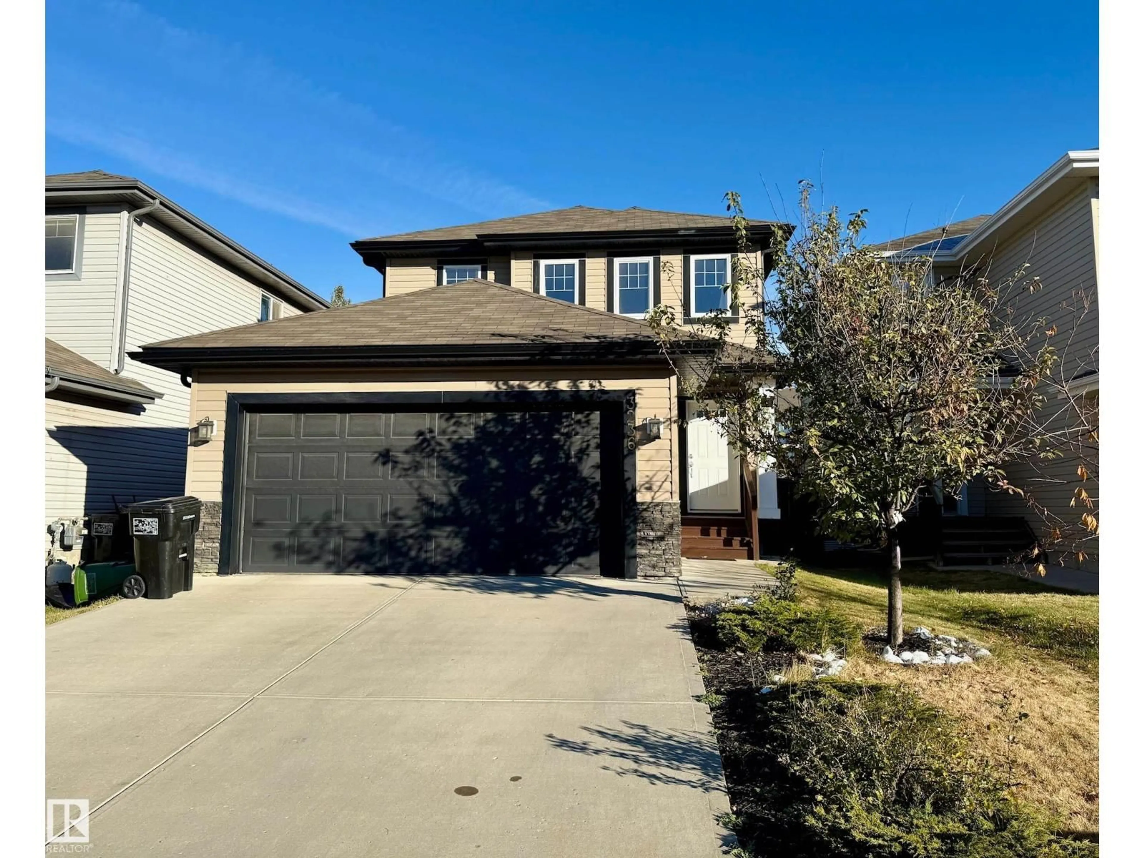 A pic from outside/outdoor area/front of a property/back of a property/a pic from drone, street for NW - 3236 17B AV, Edmonton Alberta T6T0P4