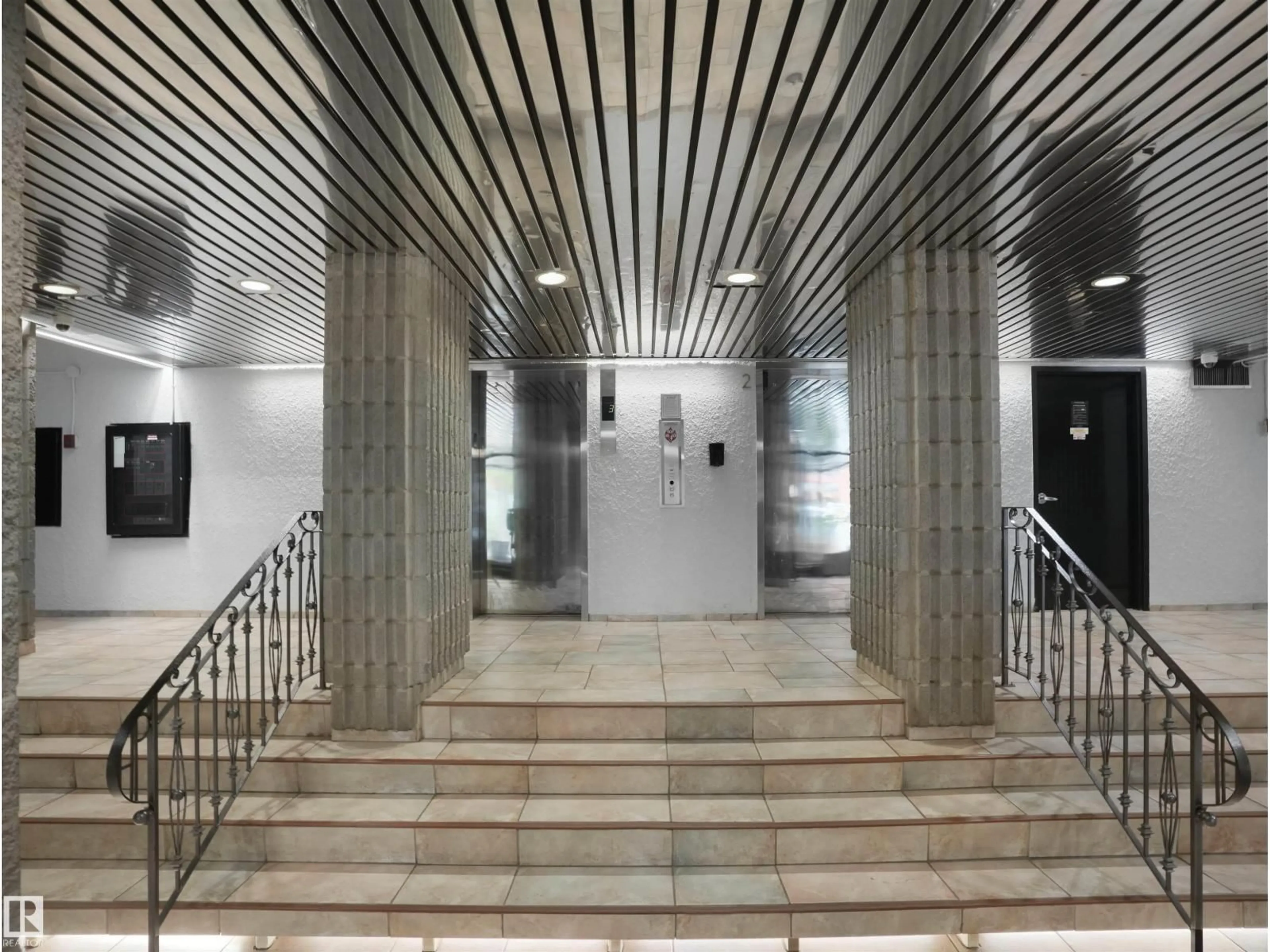 Indoor foyer for #201 - 10160 115 ST NW, Edmonton Alberta T5K1T6