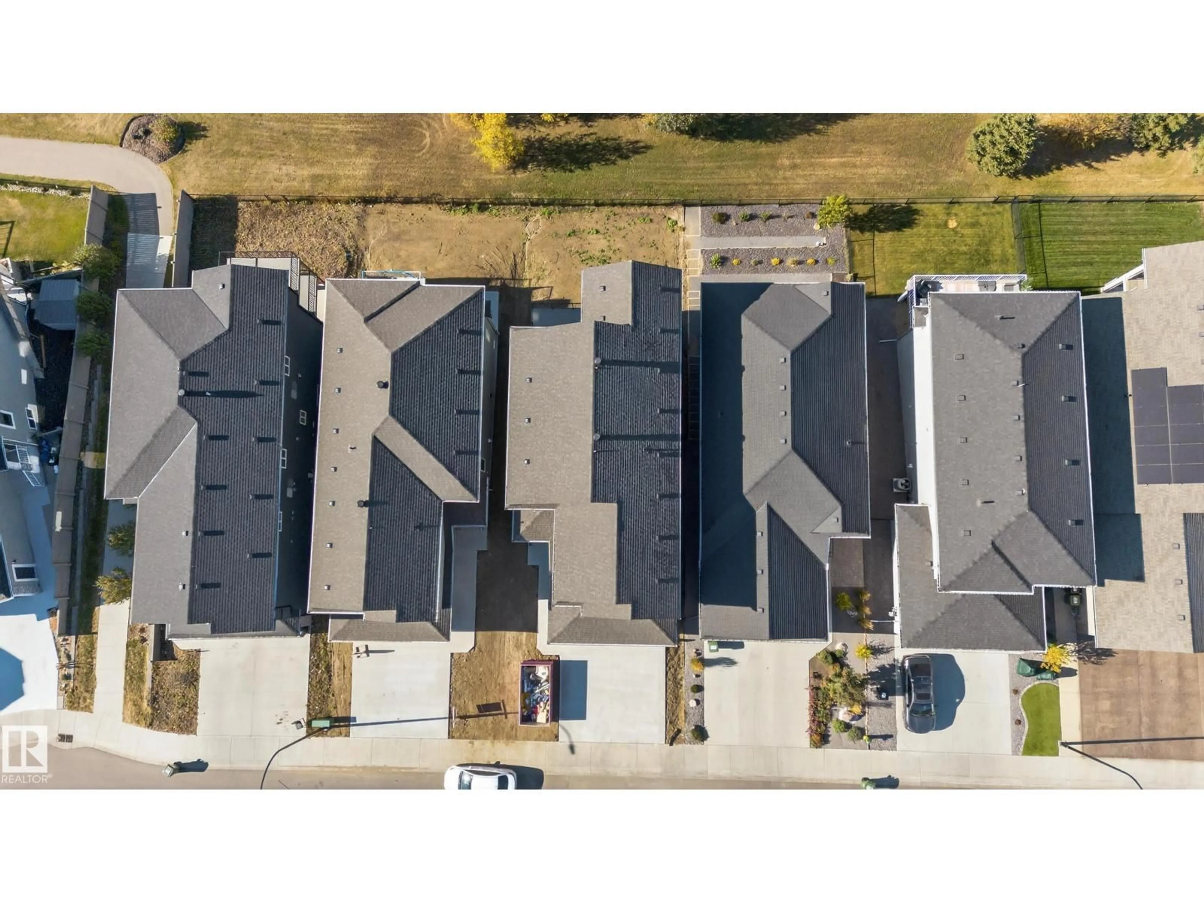 A pic from outside/outdoor area/front of a property/back of a property/a pic from drone, street for 474 ROBERTS CR, Leduc Alberta T9E1N4