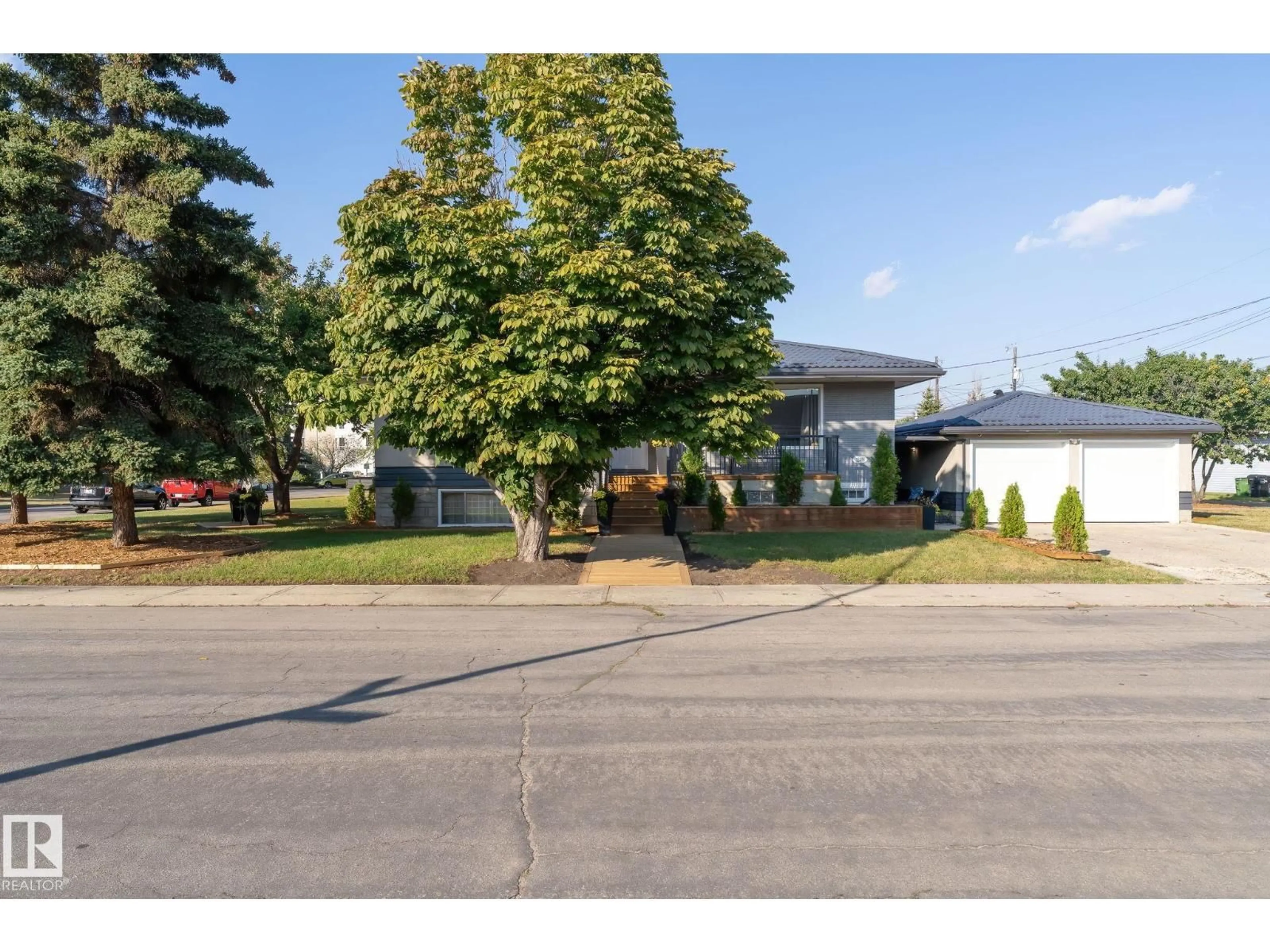 Unknown for 12410 134 AV, Edmonton Alberta T5J3Y4