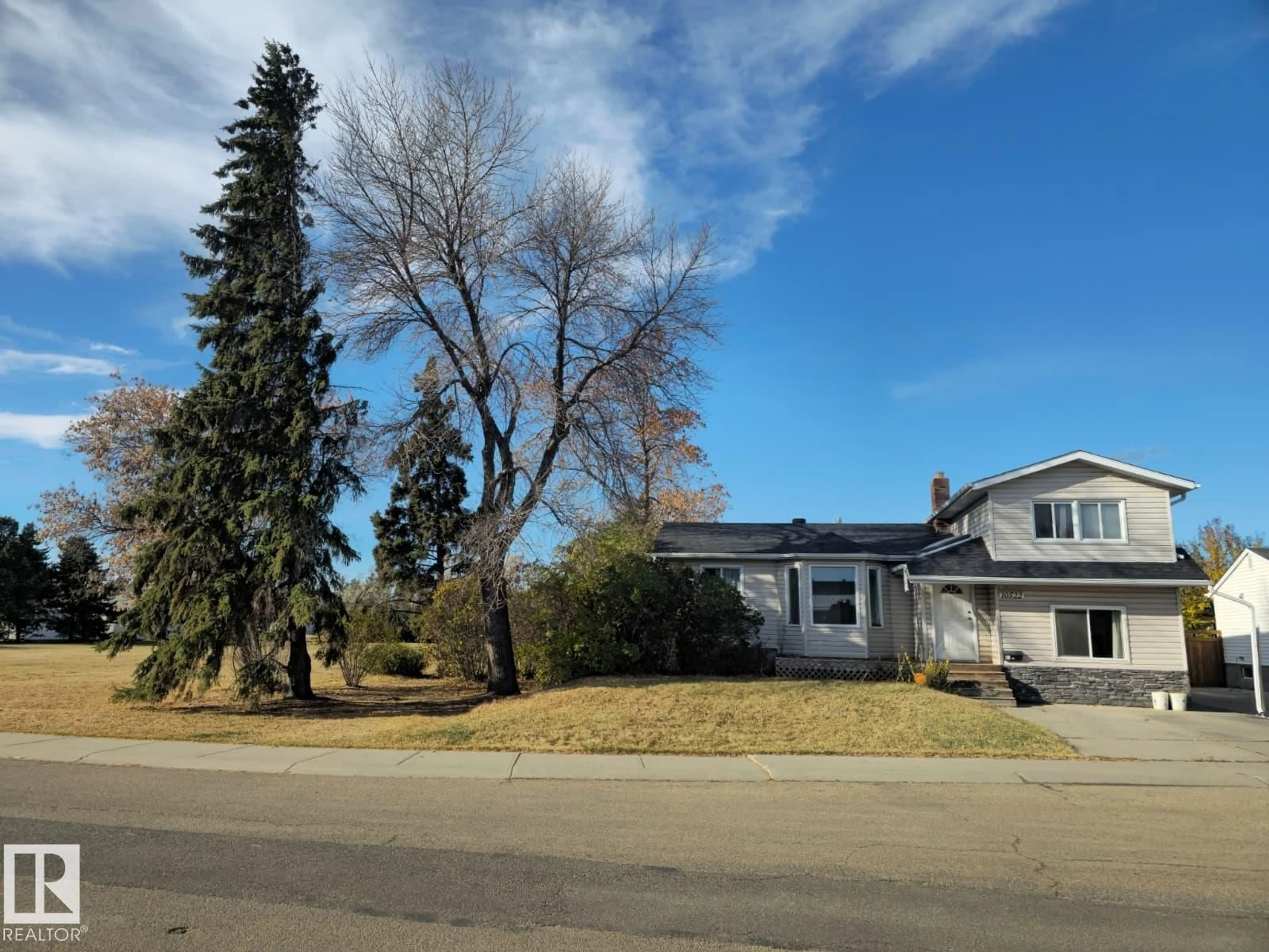 A pic from outside/outdoor area/front of a property/back of a property/a pic from drone, street for NW - 10522 161 ST, Edmonton Alberta T5P3J7