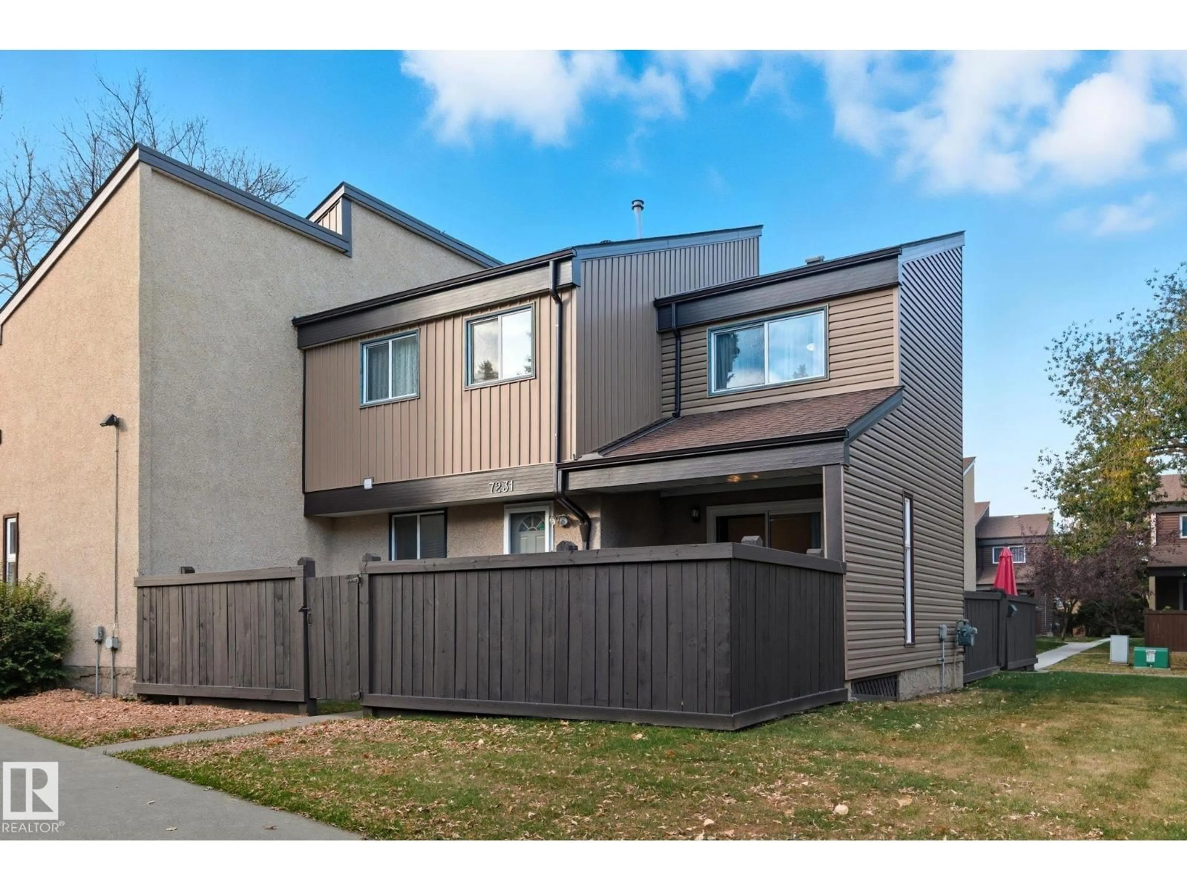 Home with vinyl exterior material, street for 7231 180 ST NW, Edmonton Alberta T5T3G1