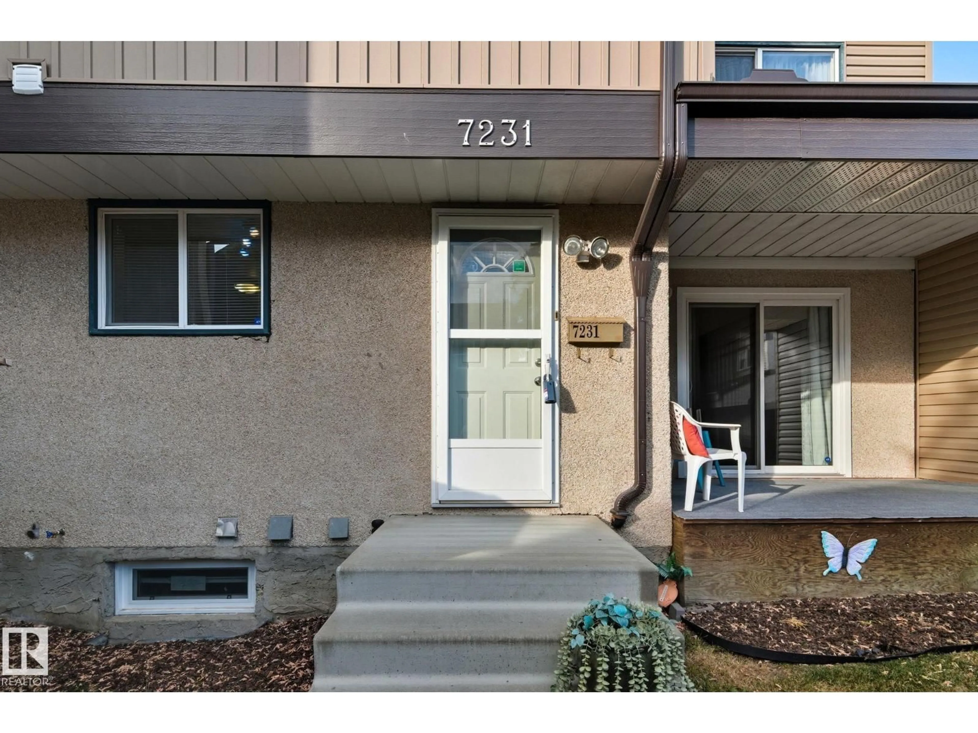 Indoor entryway for 7231 180 ST NW, Edmonton Alberta T5T3G1
