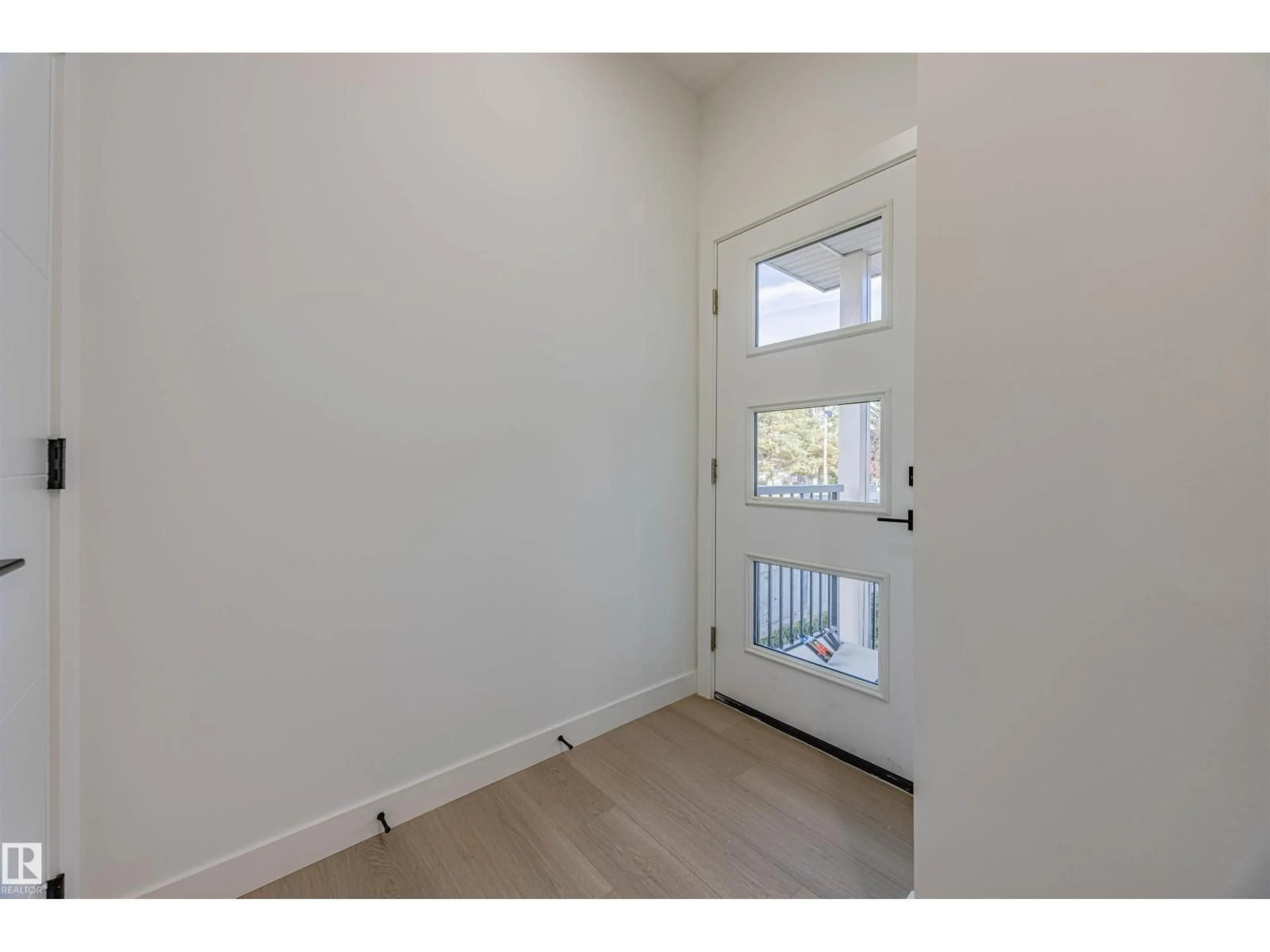 Indoor entryway for 4912 46 ST, Beaumont Alberta T6X1H9