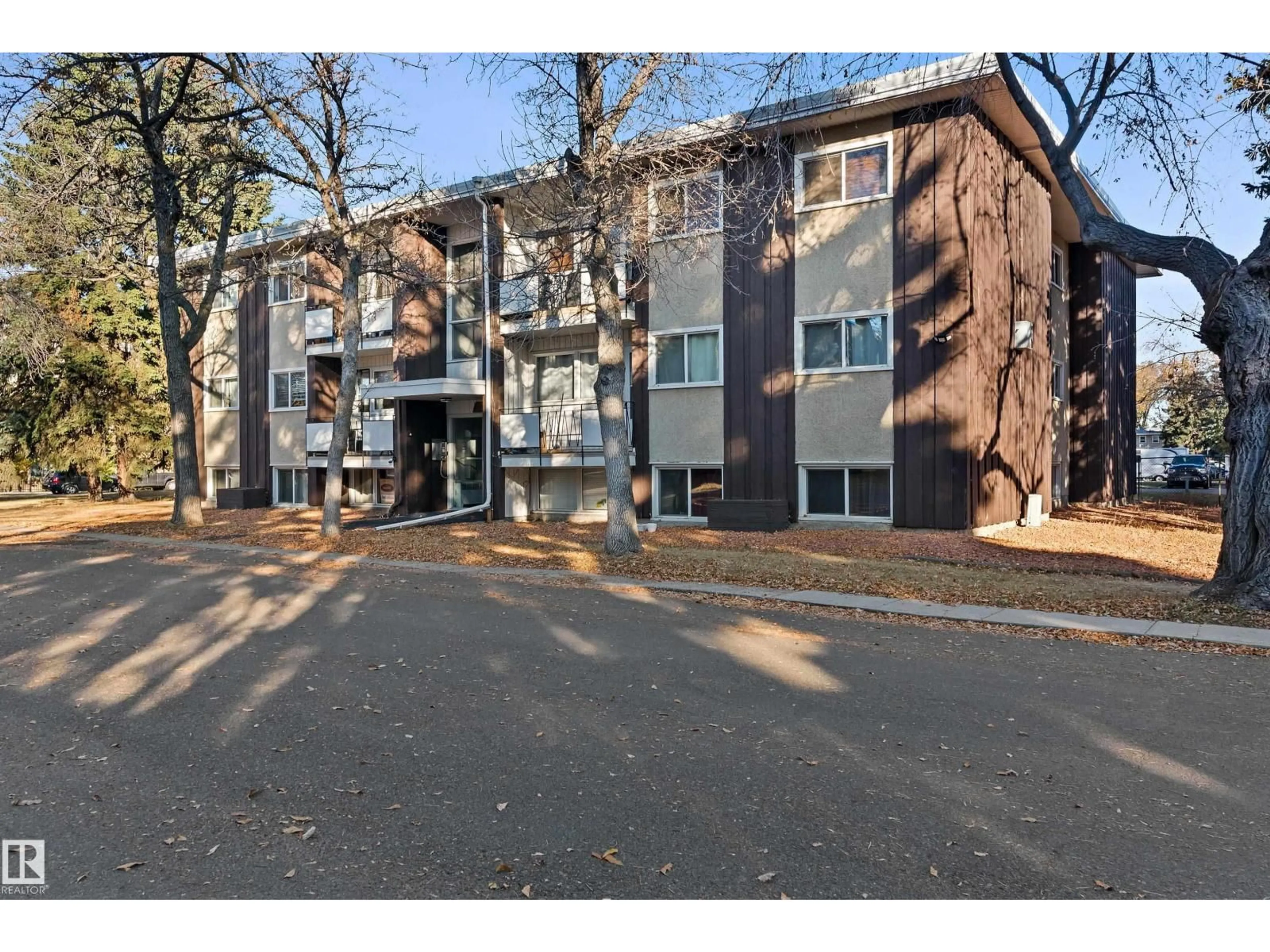 Unknown for #10 - 5635 105 ST, Edmonton Alberta T6H2N2