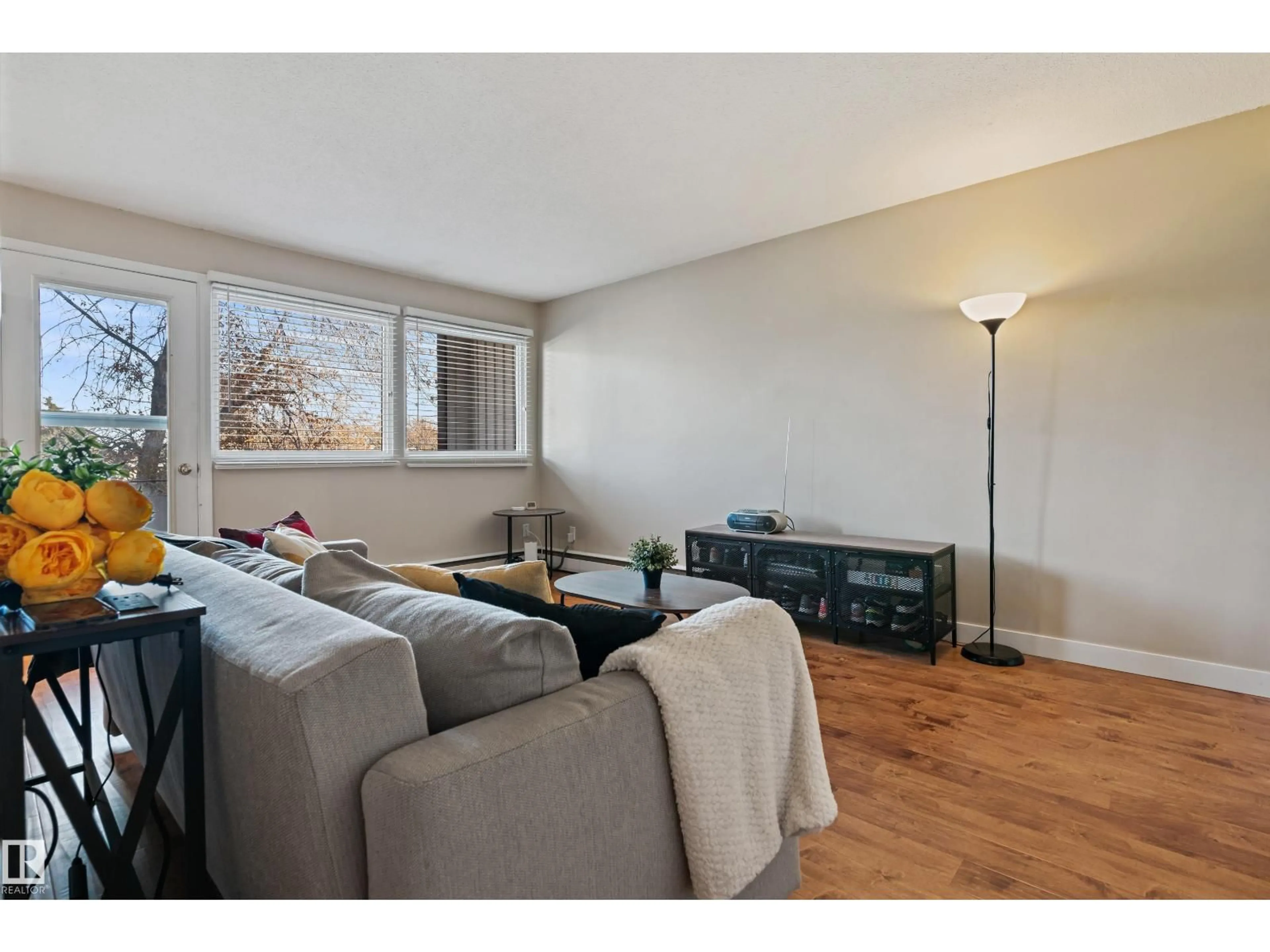 A pic of a room for #10 - 5635 105 ST, Edmonton Alberta T6H2N2