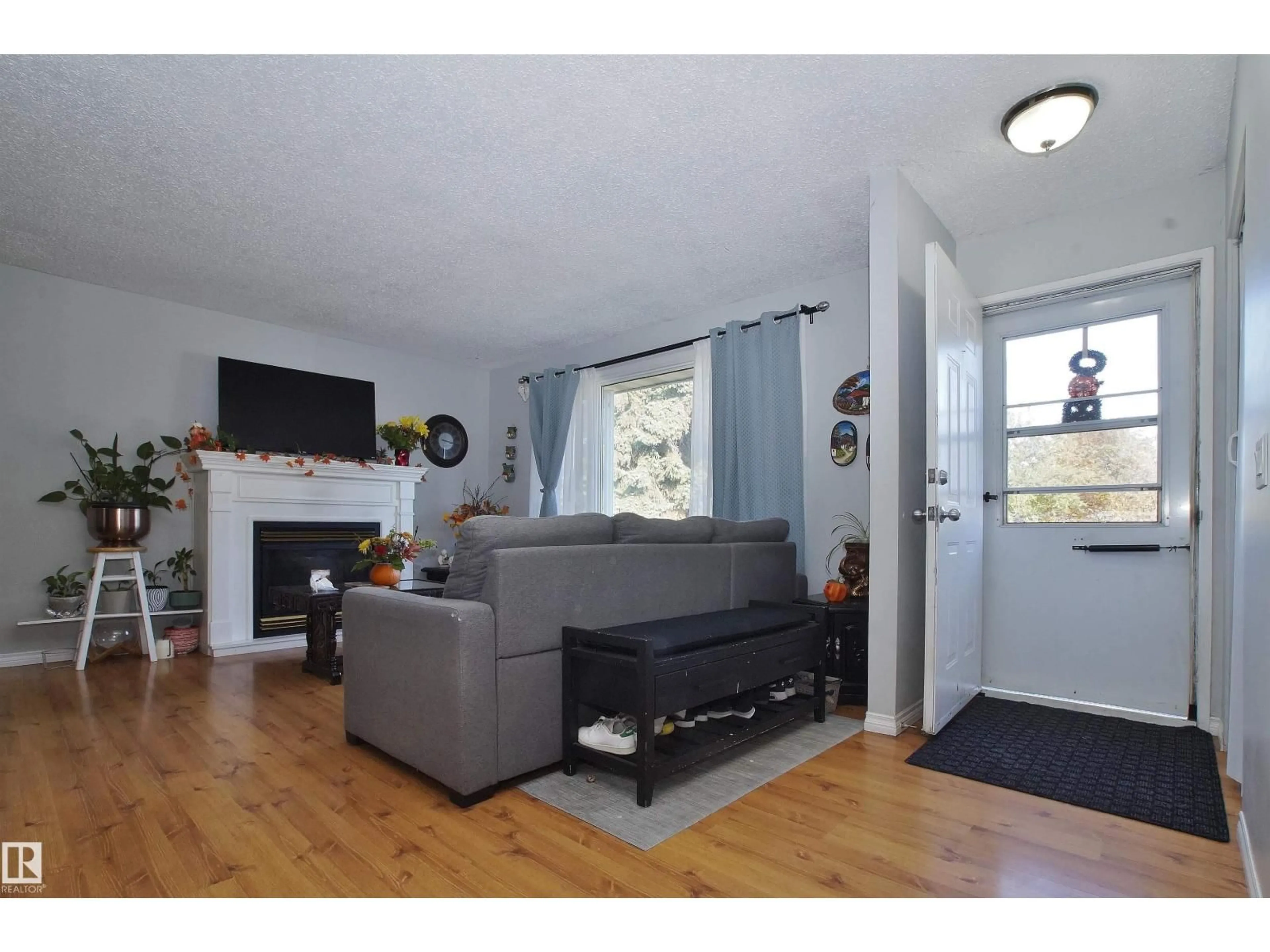 Living room with furniture, wood/laminate floor for 190 CLAREVIEW RD, Edmonton Alberta T5A3Y5