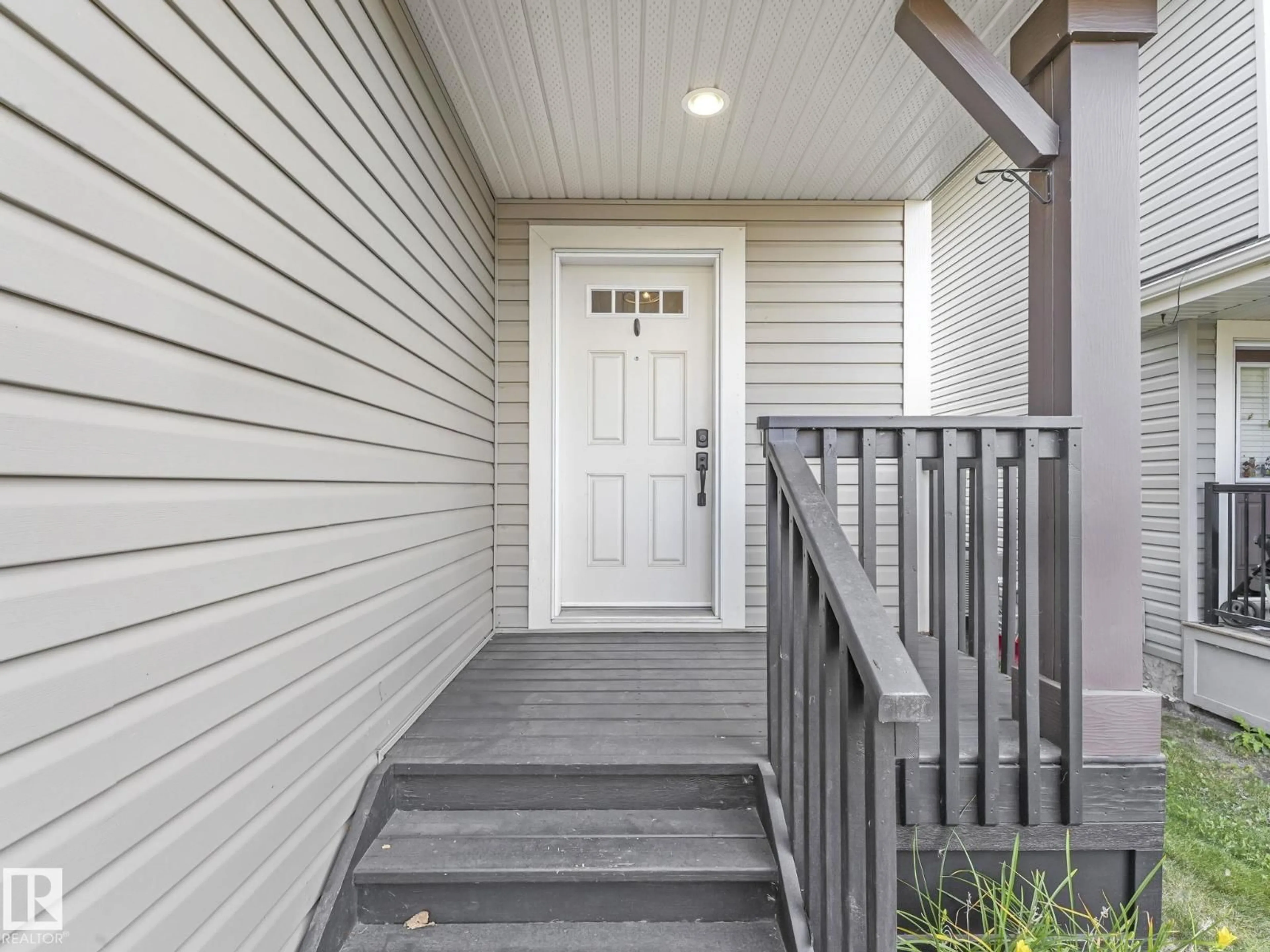 Indoor entryway for 112 SANTANA, Fort Saskatchewan Alberta T8L0T2
