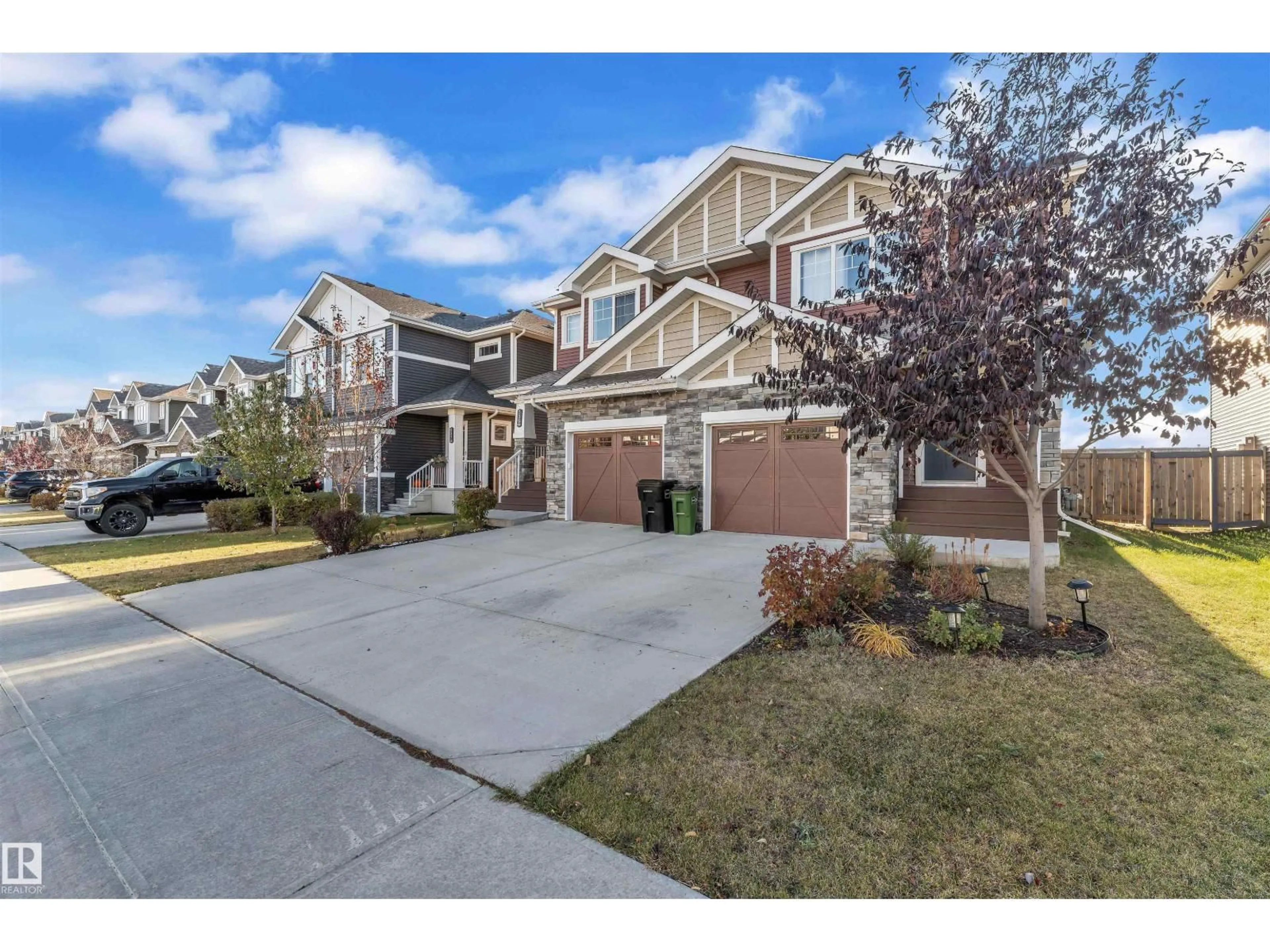 Unknown for 533 EBBERS WAY NW, Edmonton Alberta T5Y3T8