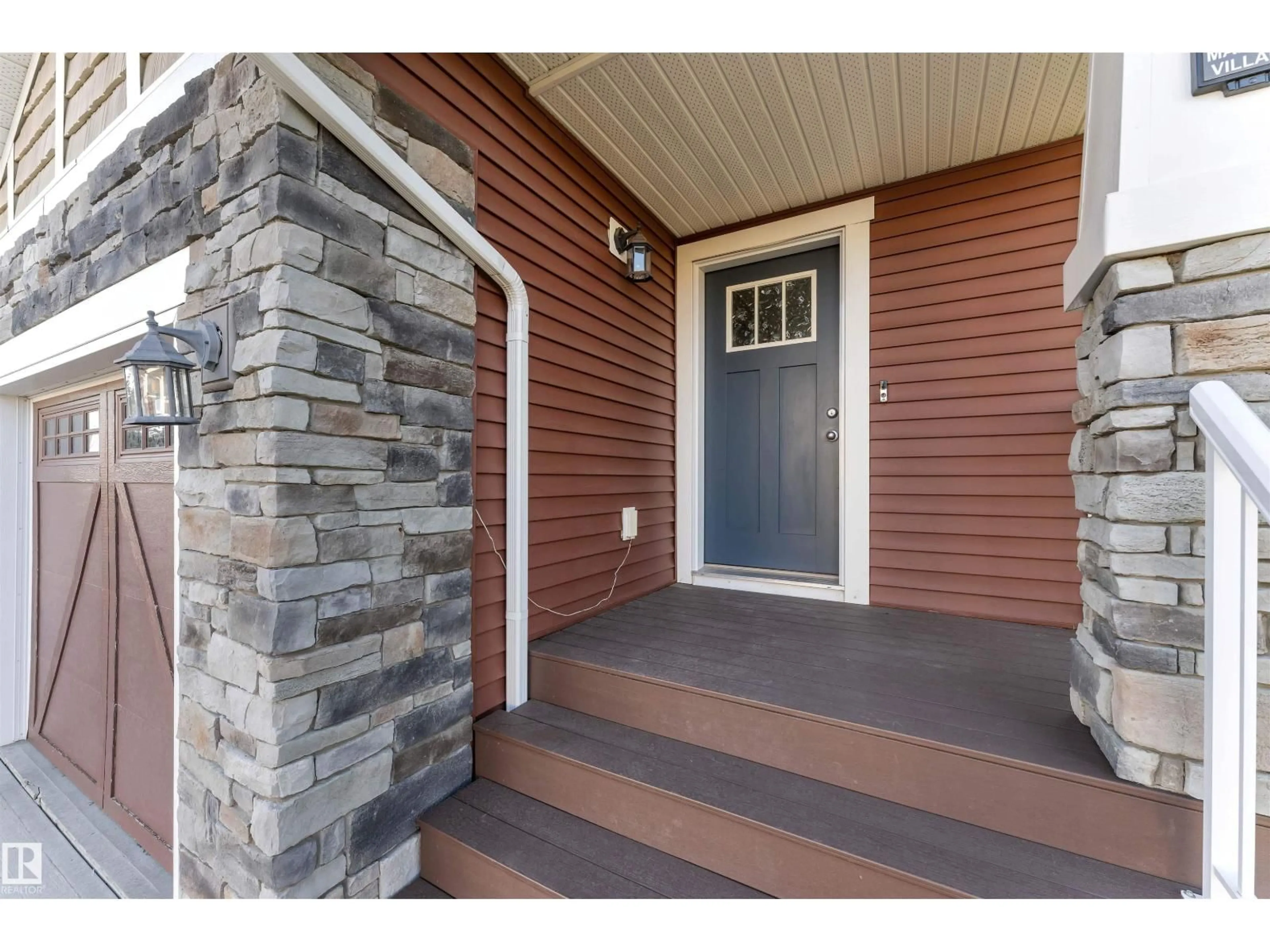 Indoor entryway for 533 EBBERS WAY NW, Edmonton Alberta T5Y3T8