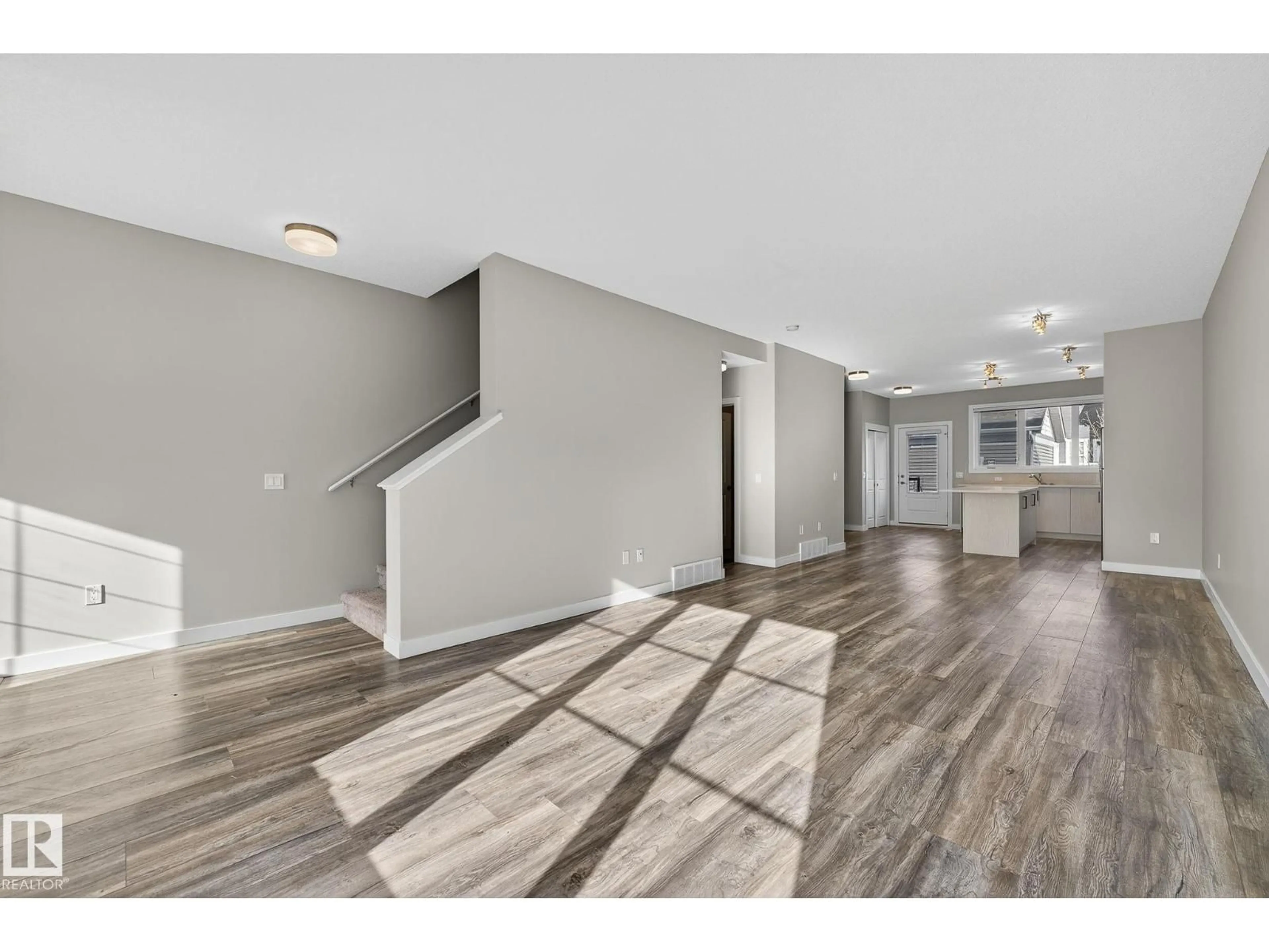 Indoor entryway for 1077 GAULT BOULEVARD, Edmonton Alberta T5E6W3