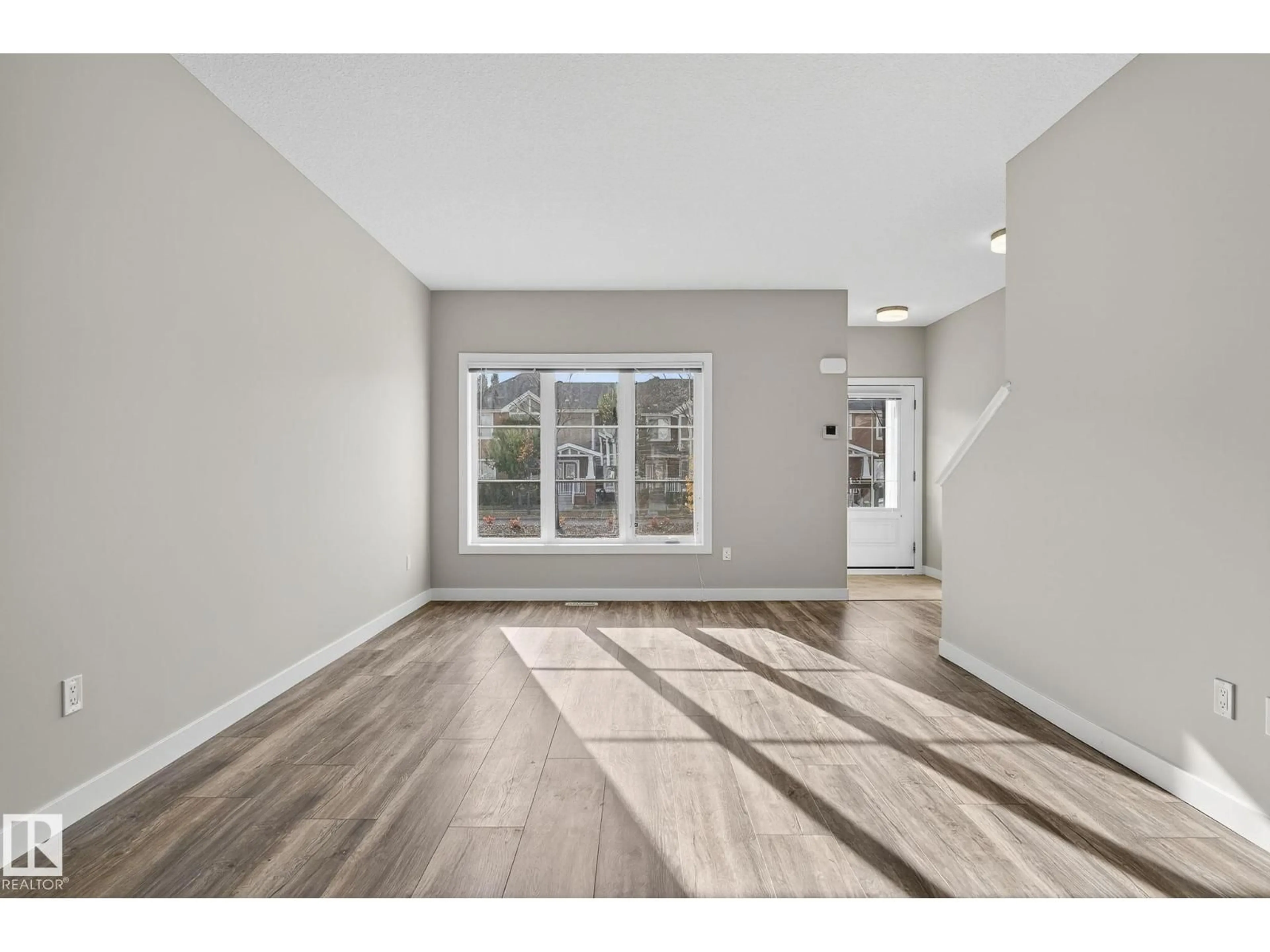 Indoor entryway for 1077 GAULT BOULEVARD, Edmonton Alberta T5E6W3