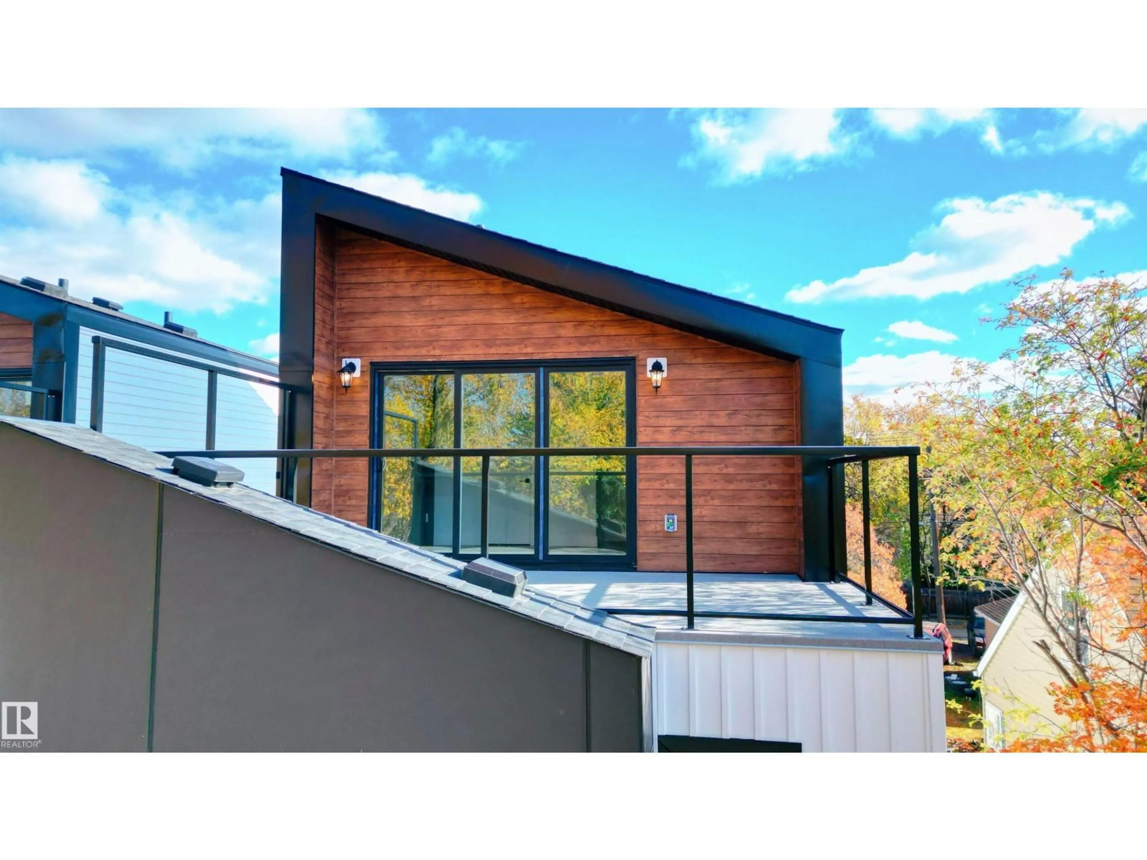 Home with vinyl exterior material, unknown for 12031 124 ST, Edmonton Alberta T5L0M8