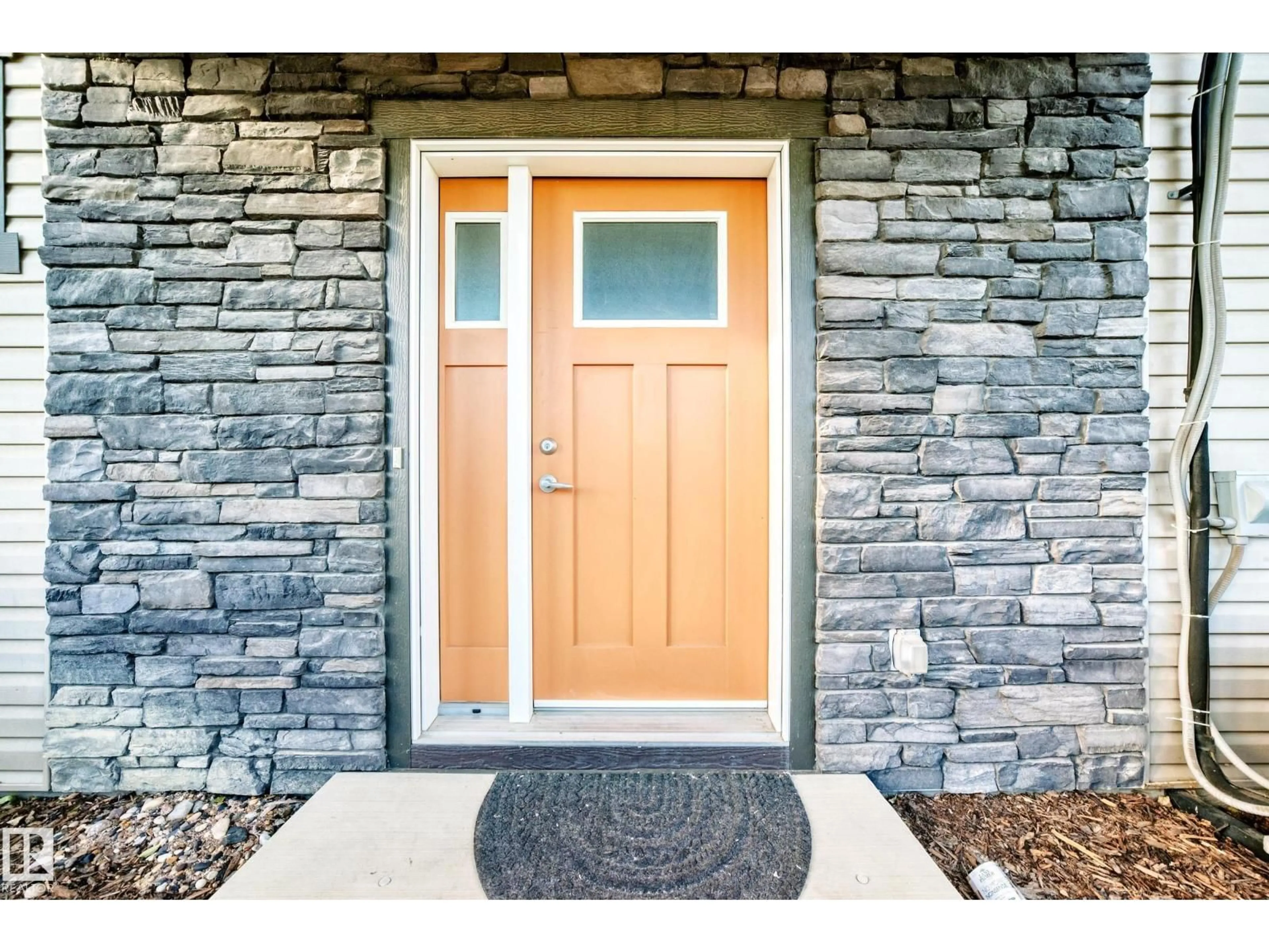 Indoor entryway for 49 165 CY BECKER BV, Edmonton Alberta T5Y3R4