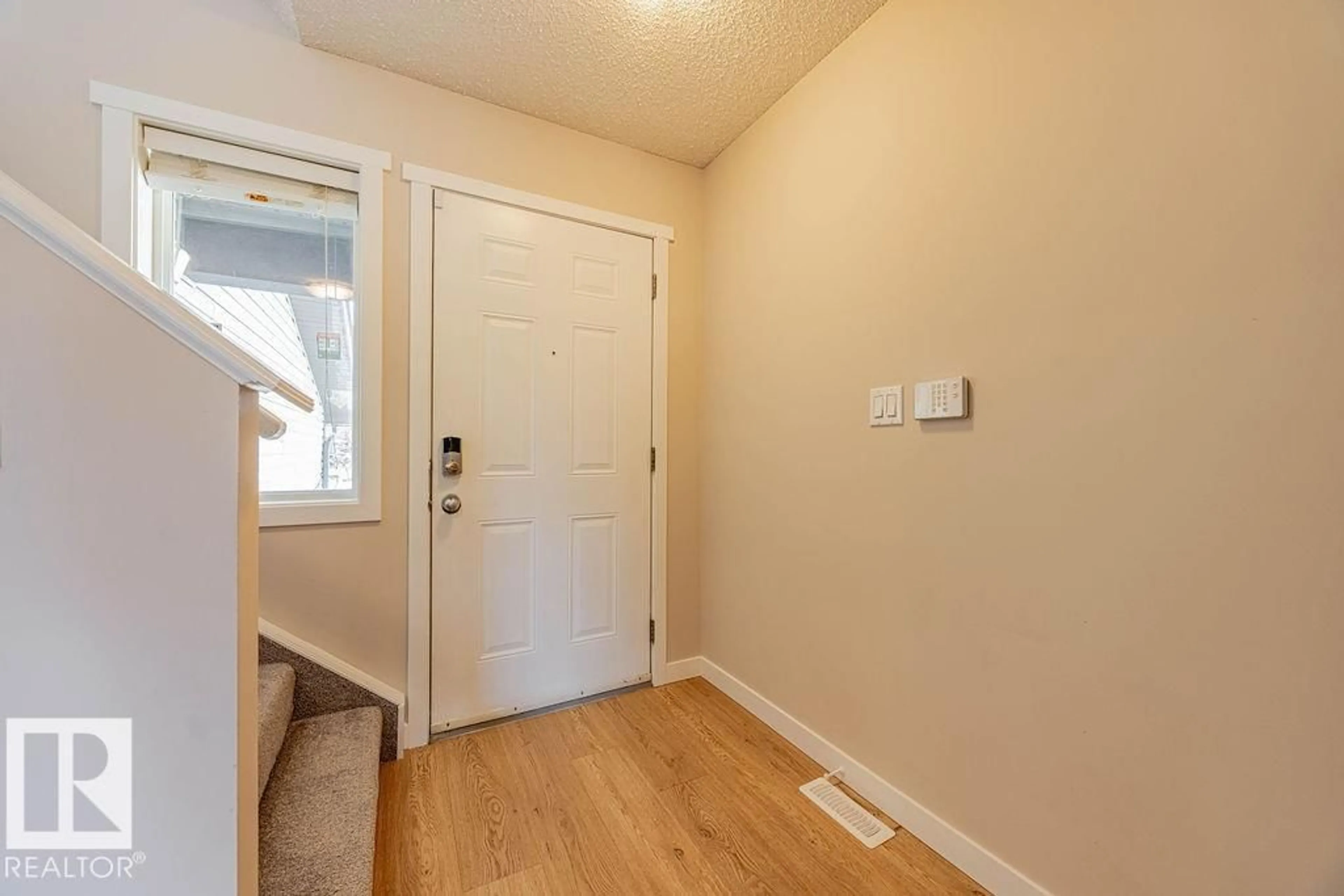 Indoor entryway for 39 SUMMERTON ST, Sherwood Park Alberta T8H2V3
