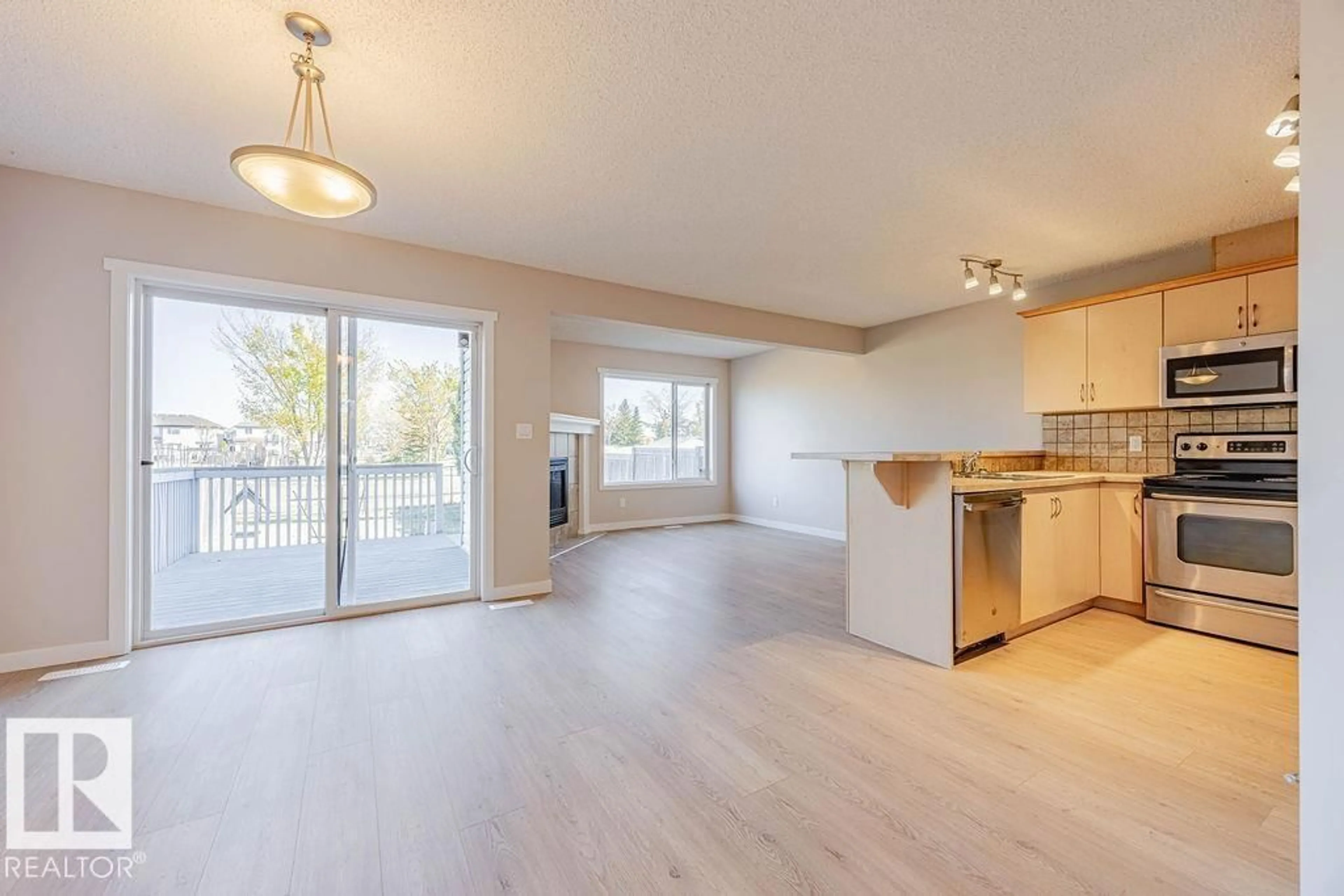 Open concept kitchen, wood/laminate floor for 39 SUMMERTON ST, Sherwood Park Alberta T8H2V3