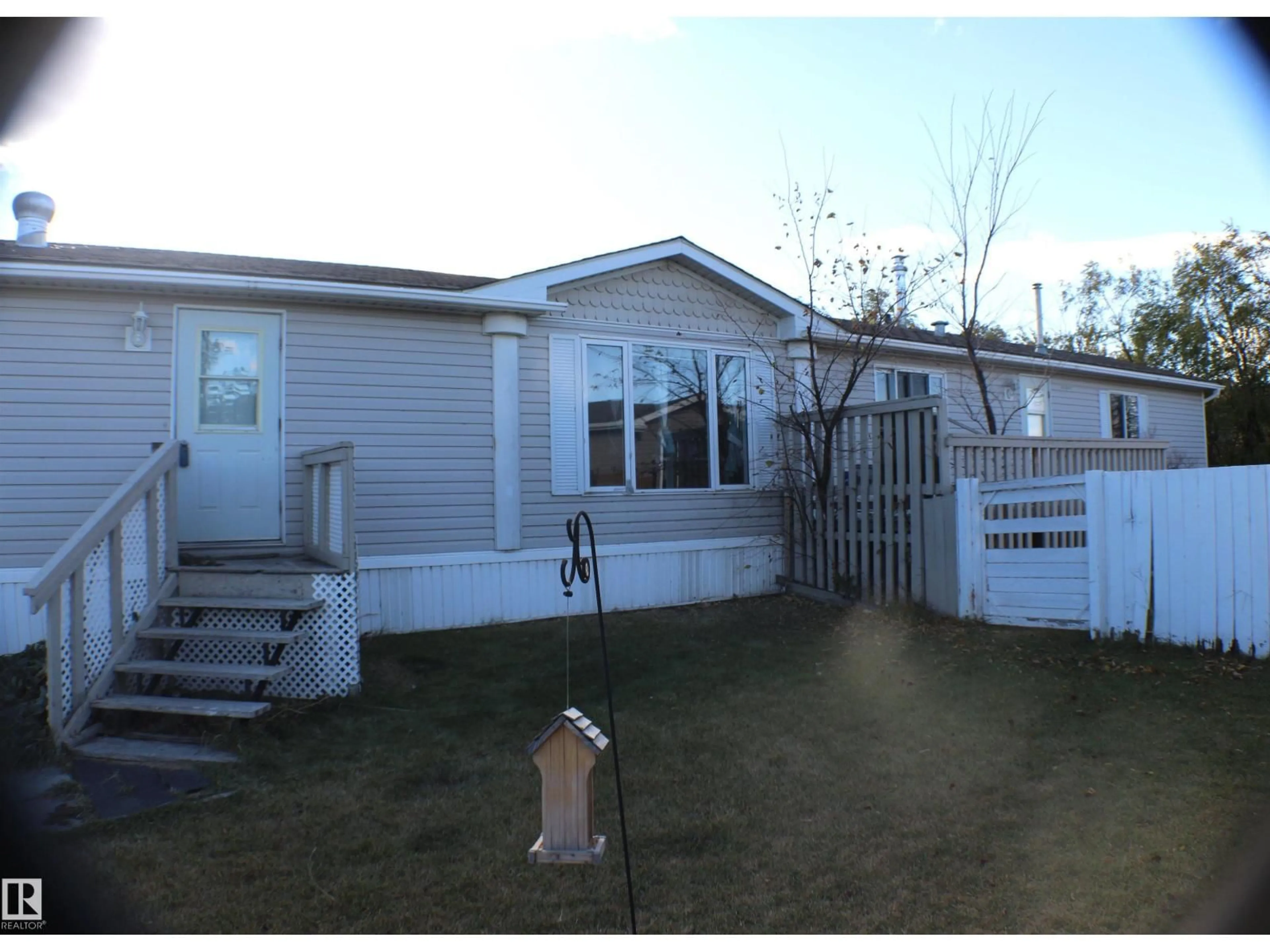 Home with vinyl exterior material, unknown for 906 JUBILEE CL, Sherwood Park Alberta T8H2G3