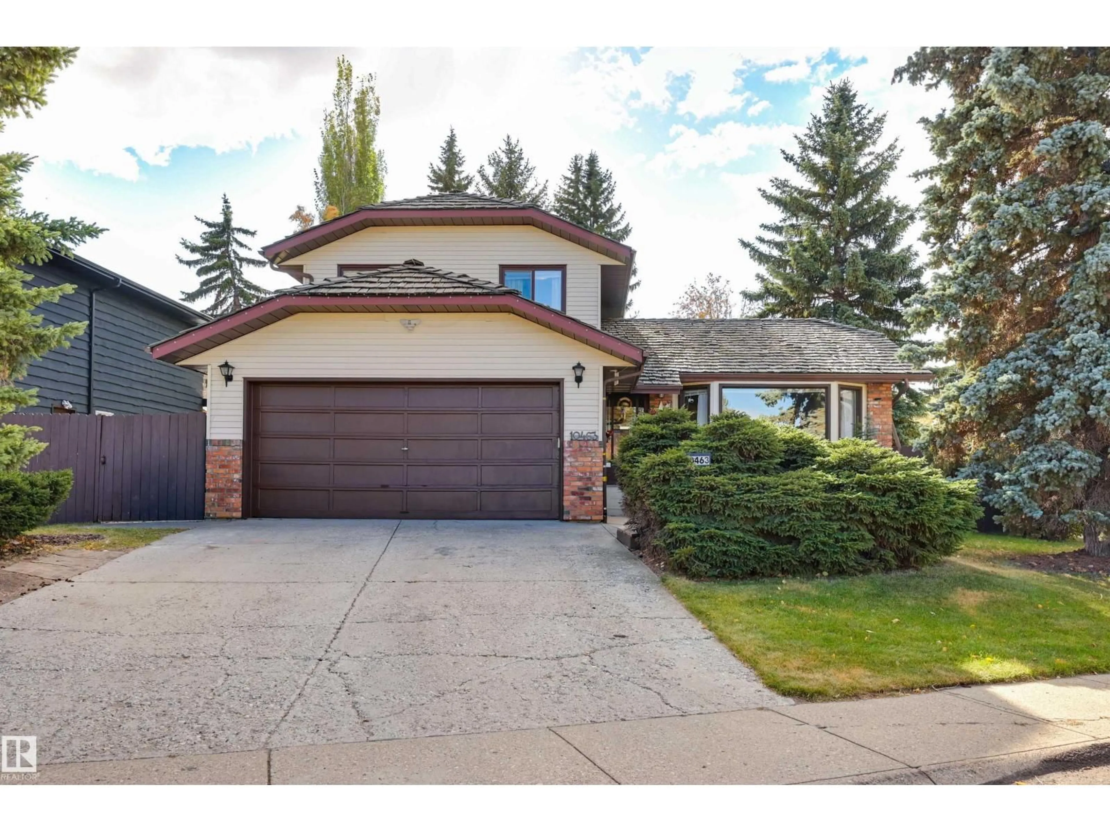 Home with vinyl exterior material, street for NW - 10463 21 AV, Edmonton Alberta T6J5E9