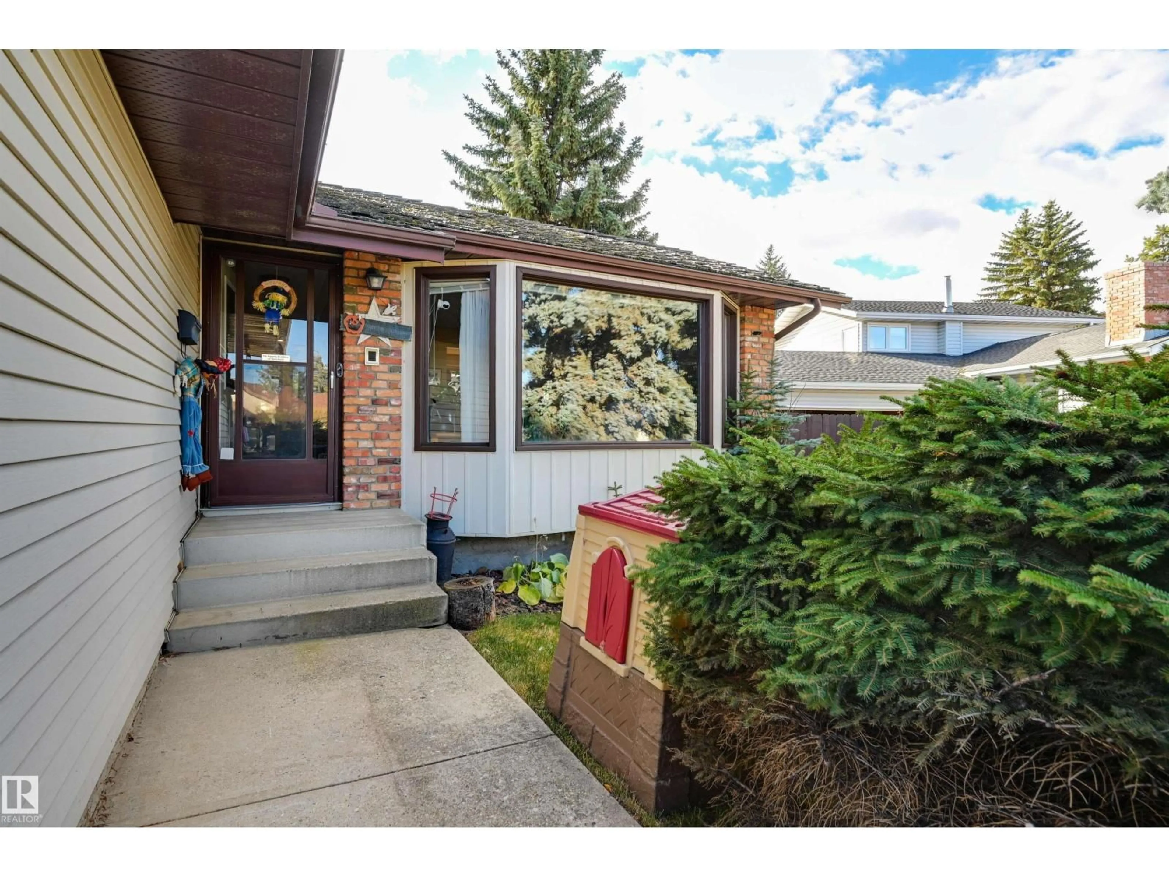 Unknown for NW - 10463 21 AV, Edmonton Alberta T6J5E9