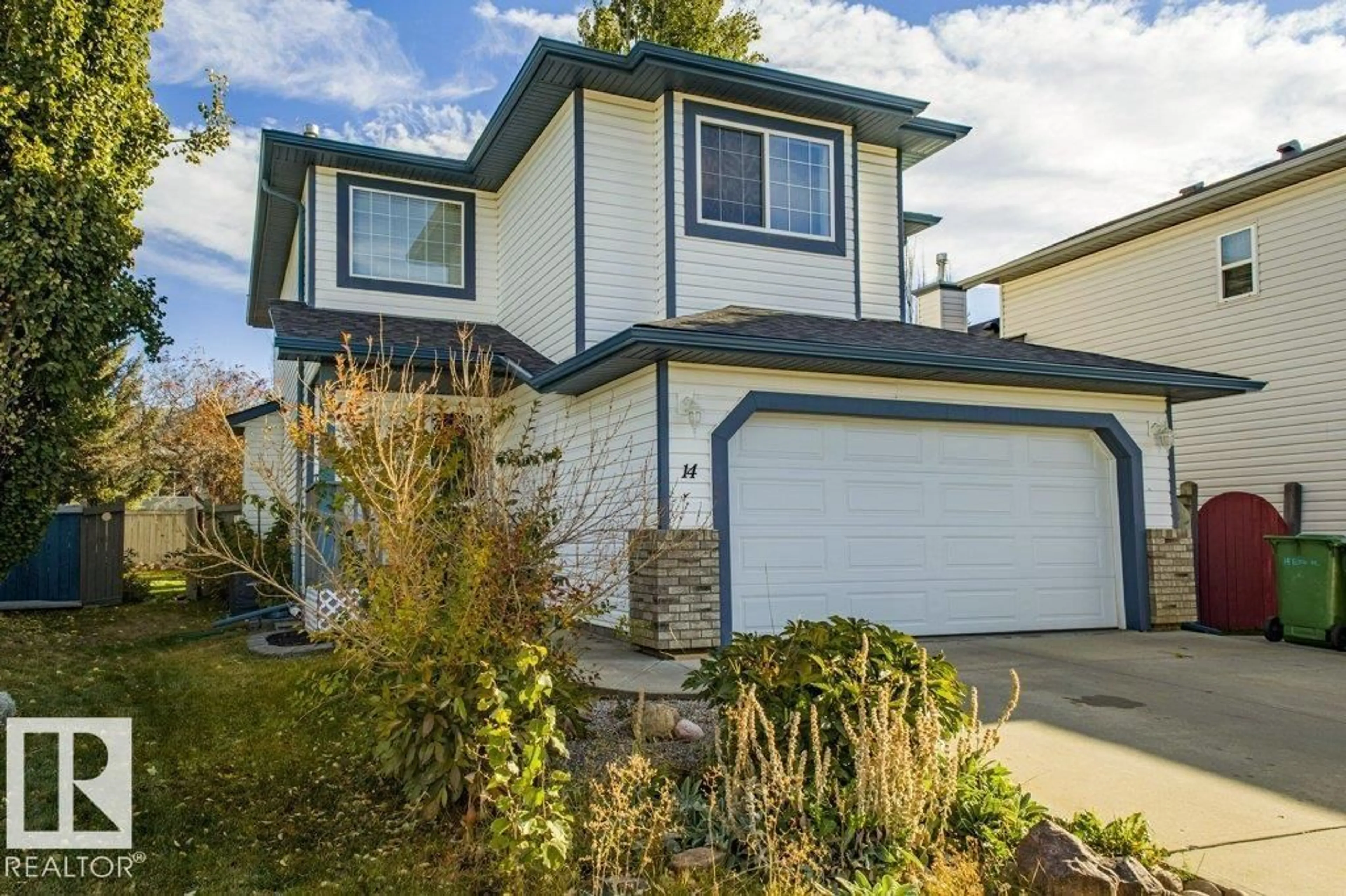 Home with vinyl exterior material, street for 14 ELBOW PL, St. Albert Alberta T8N6X3