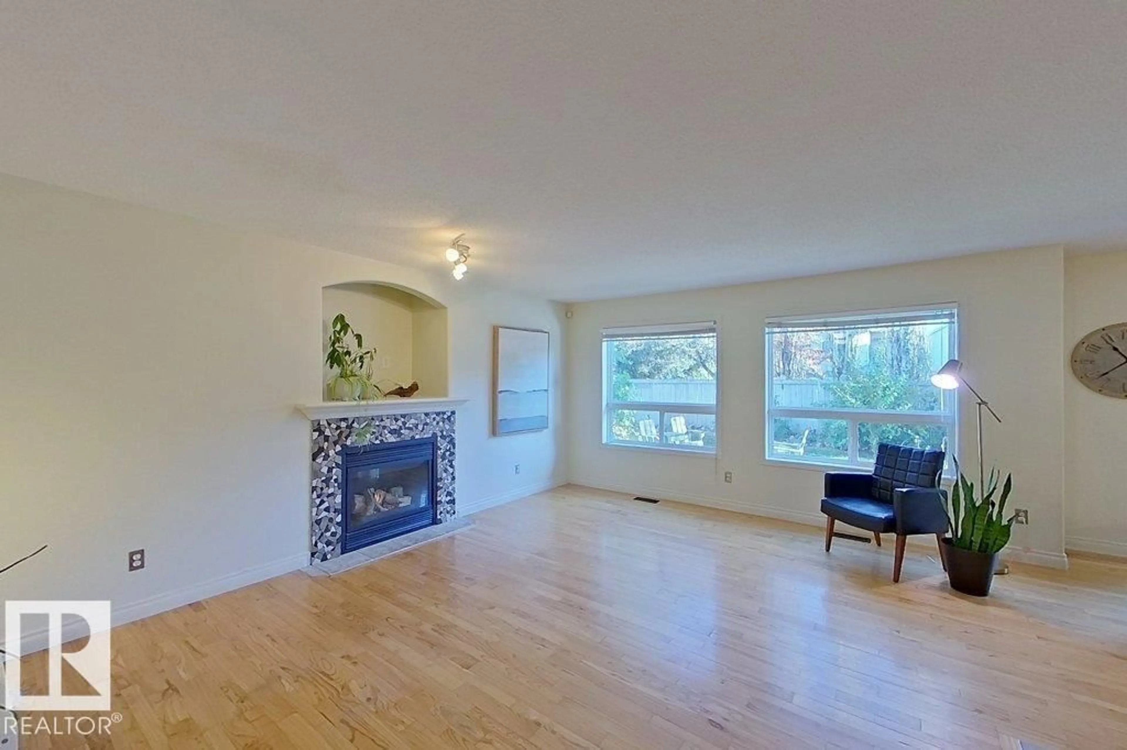 Living room with furniture, wood/laminate floor for 14 ELBOW PL, St. Albert Alberta T8N6X3