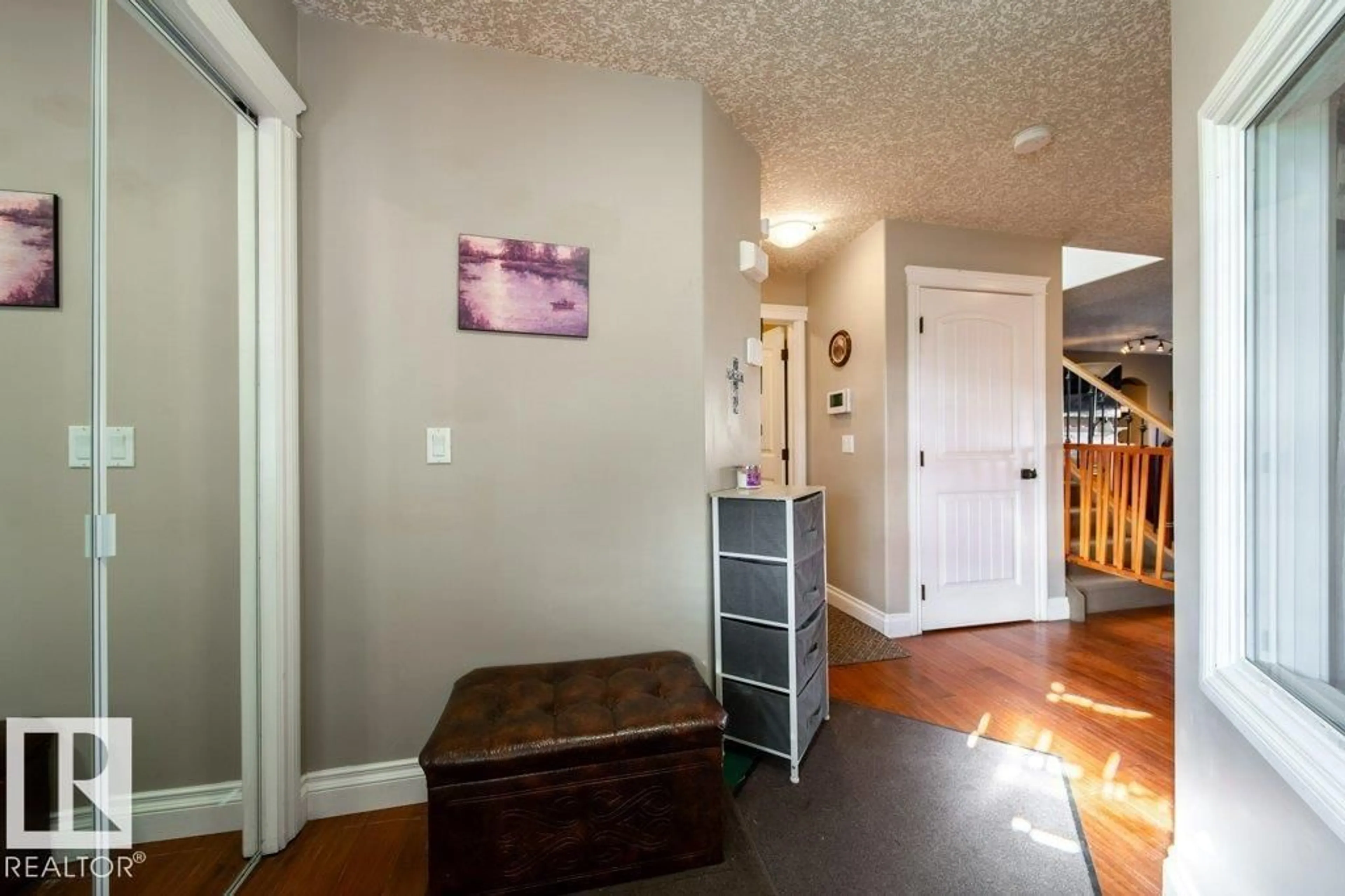 Indoor entryway for 6040 166 AV, Edmonton Alberta T5Y0A8